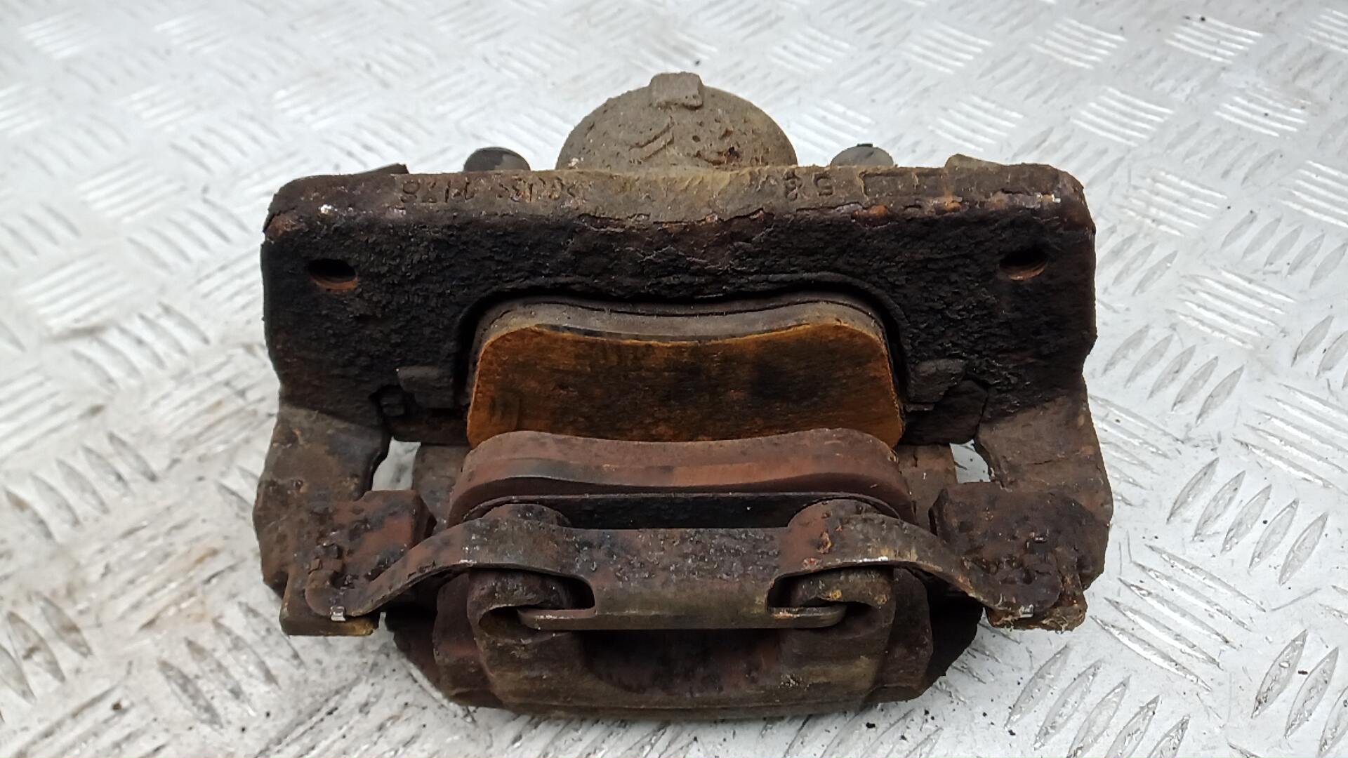 Суппорт передний левый