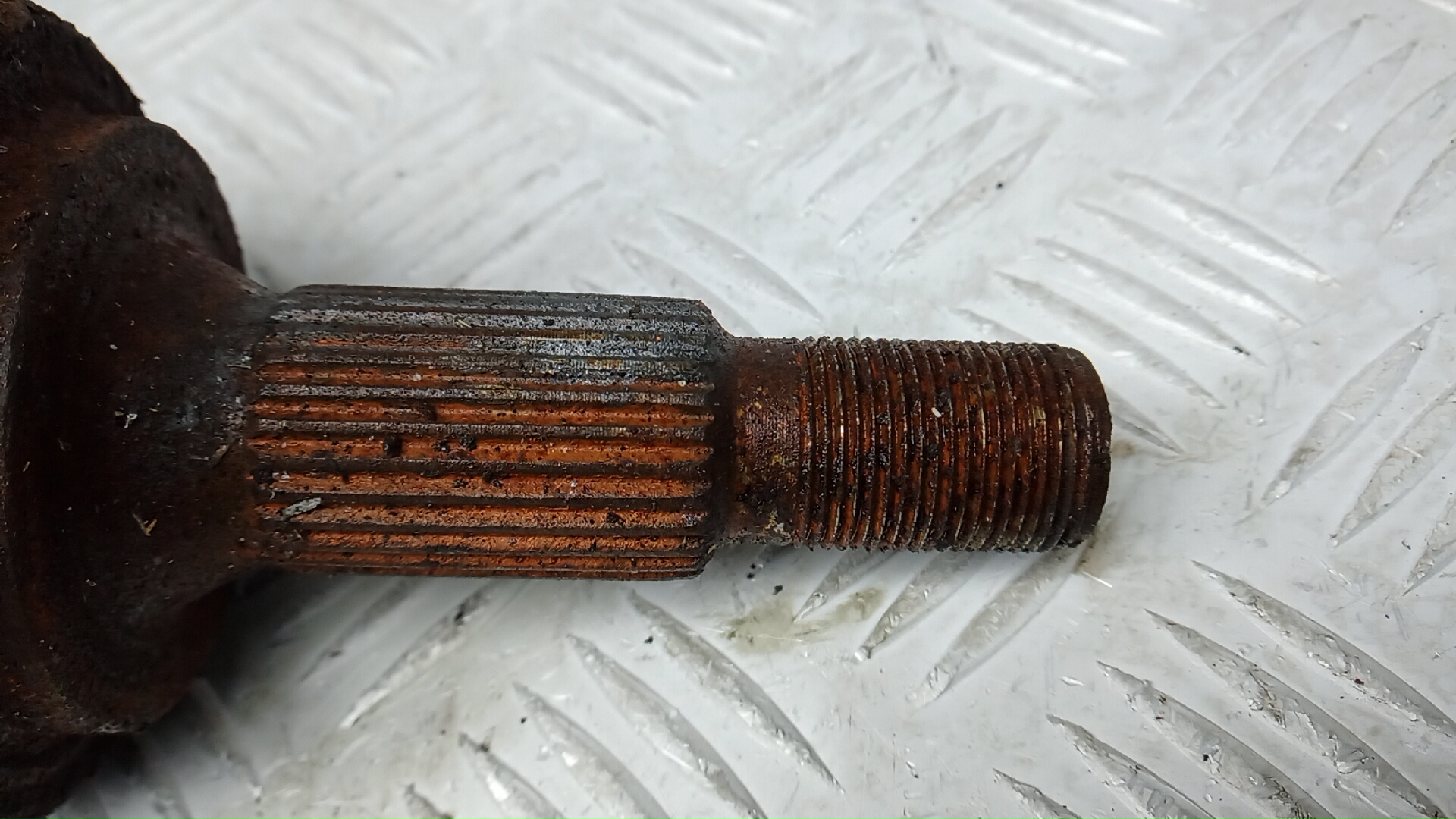 Полуось передняя левая