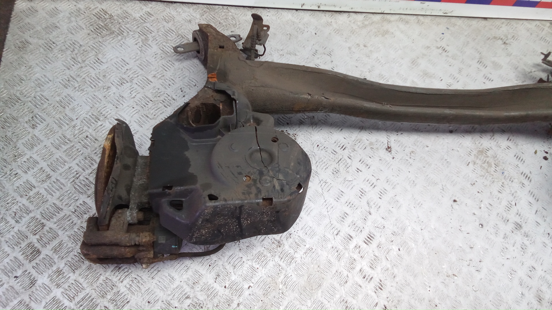 Балка задняя