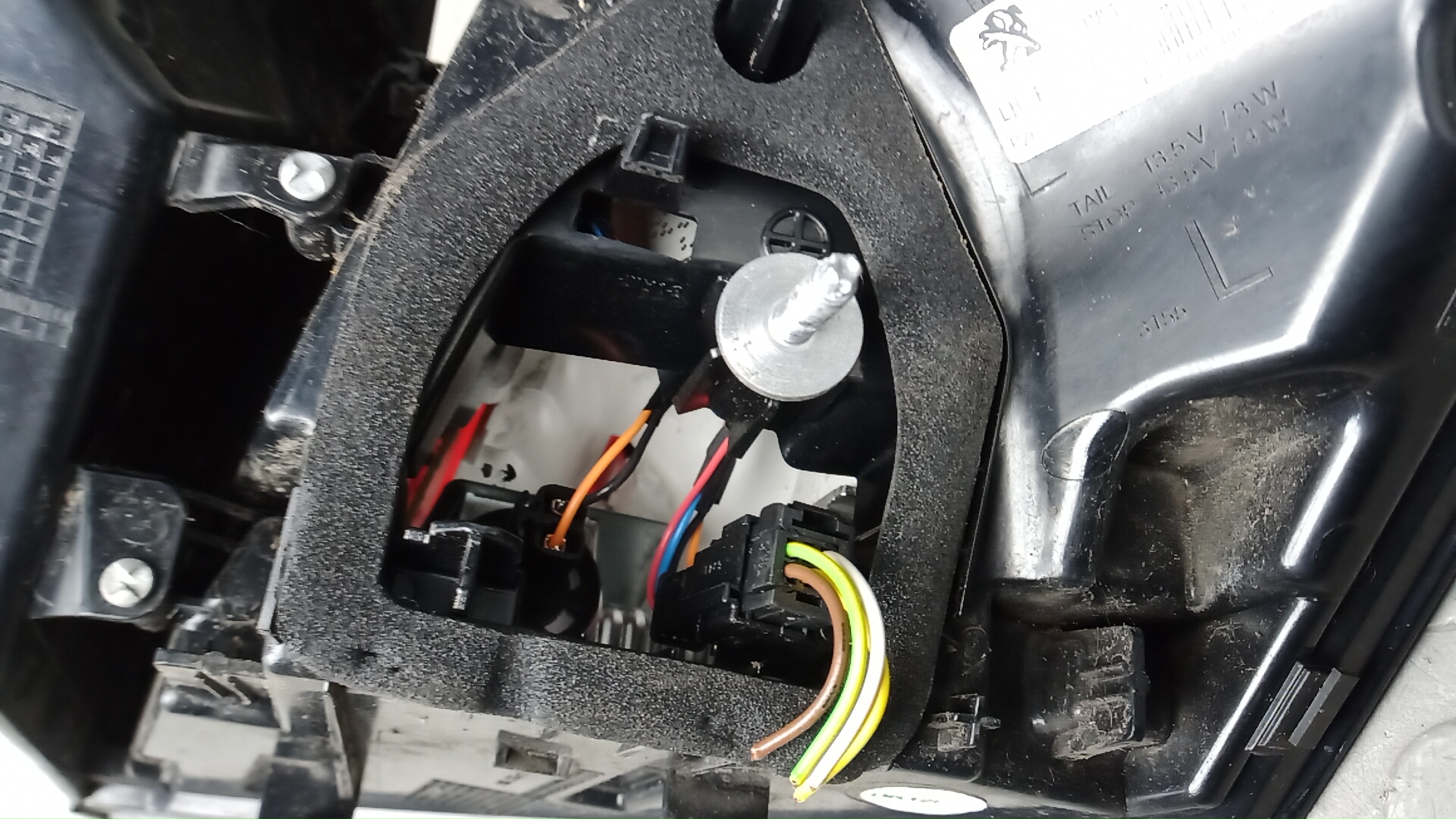 Фонарь задний левый