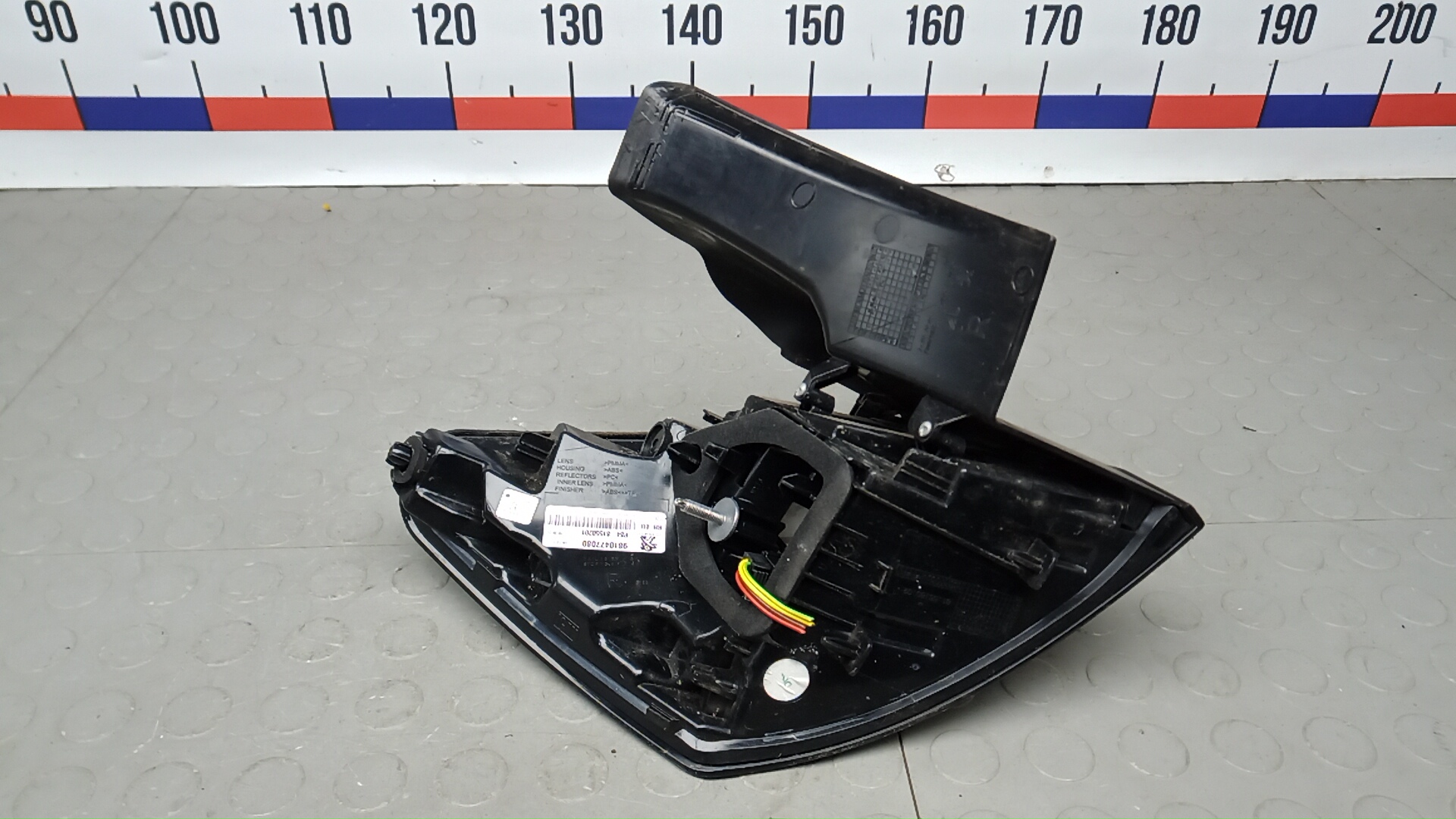 Фонарь задний правый