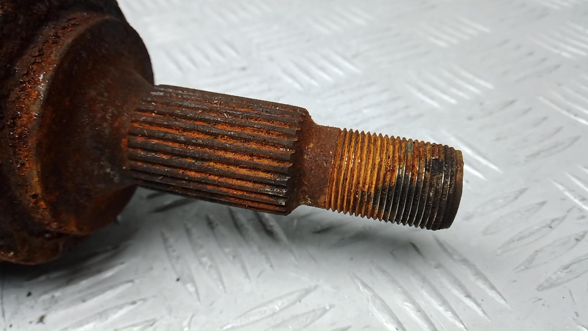 Полуось передняя правая