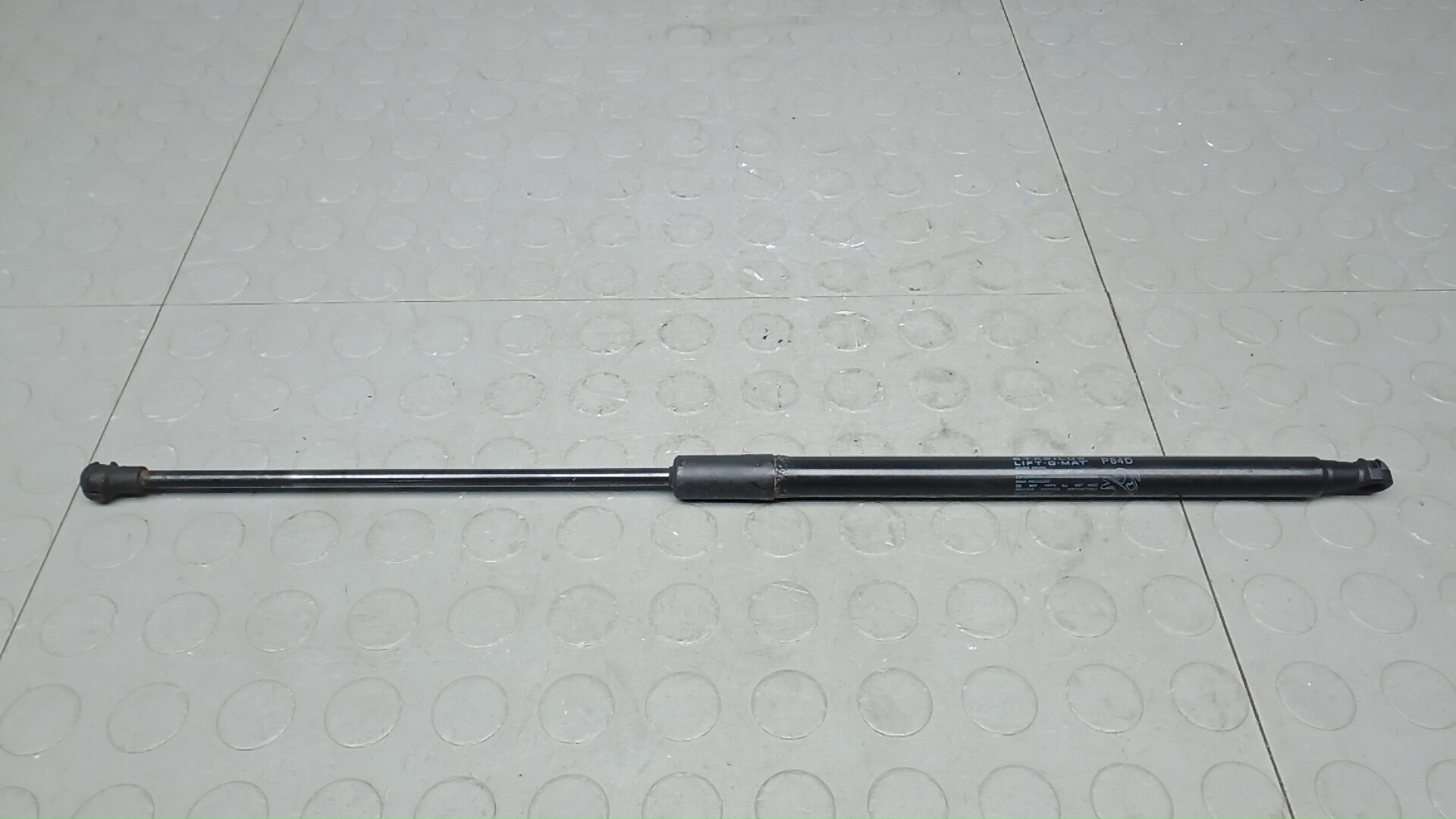 Амортизатор двери багажника