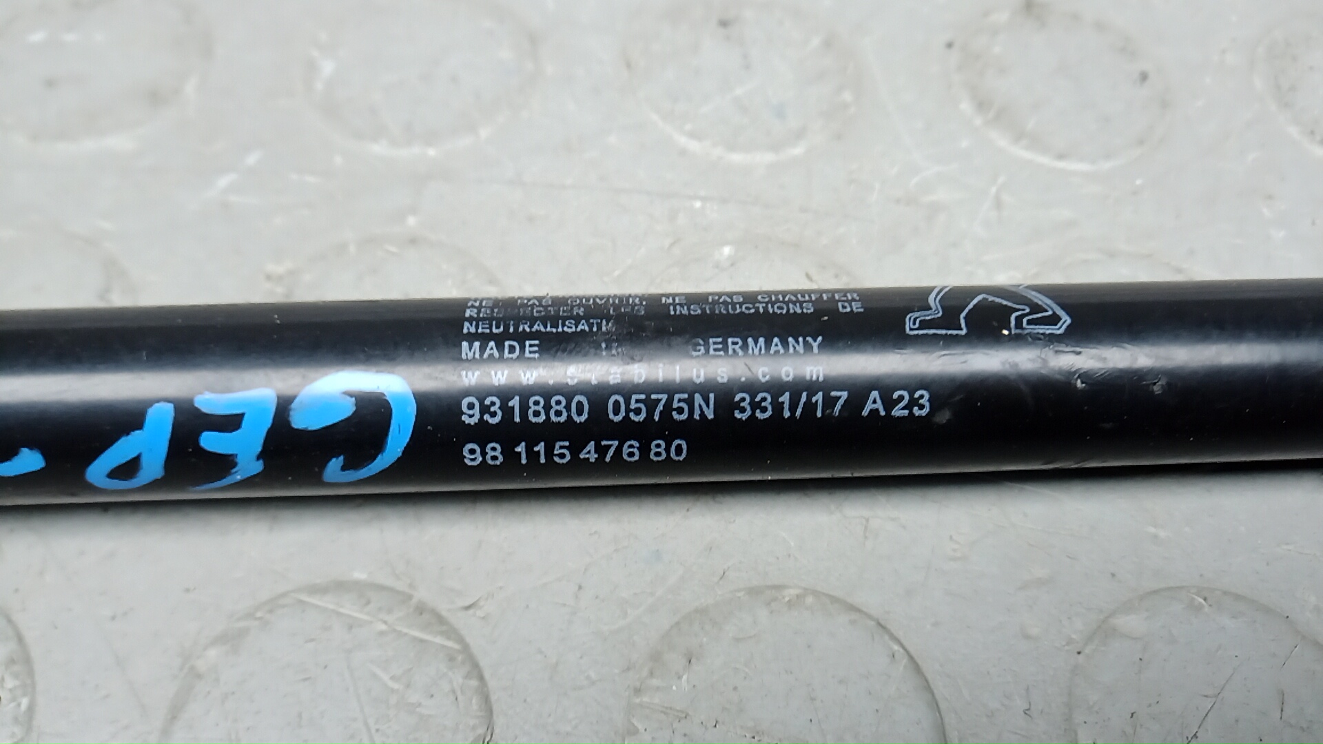 Амортизатор двери багажника