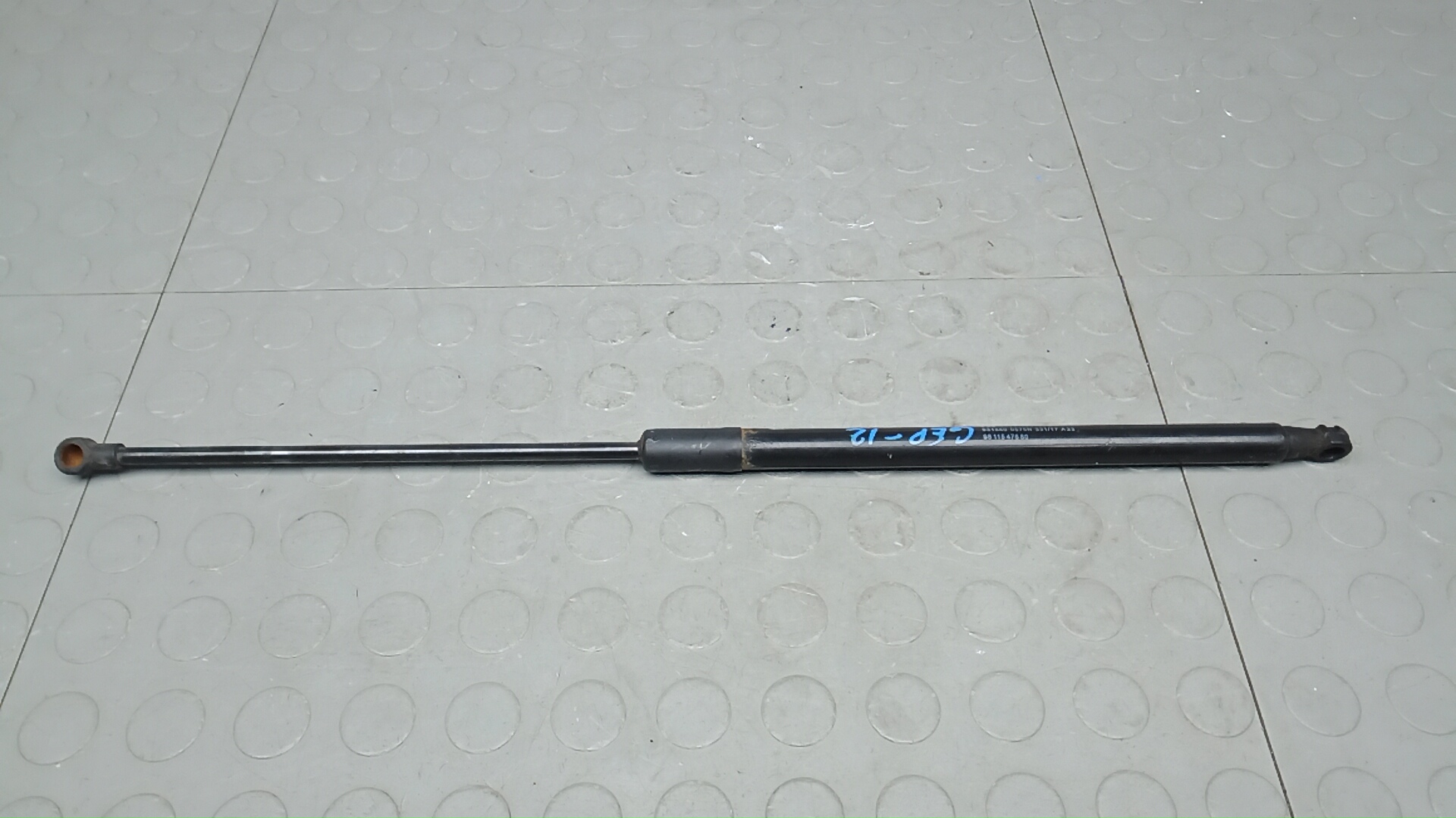 Амортизатор двери багажника