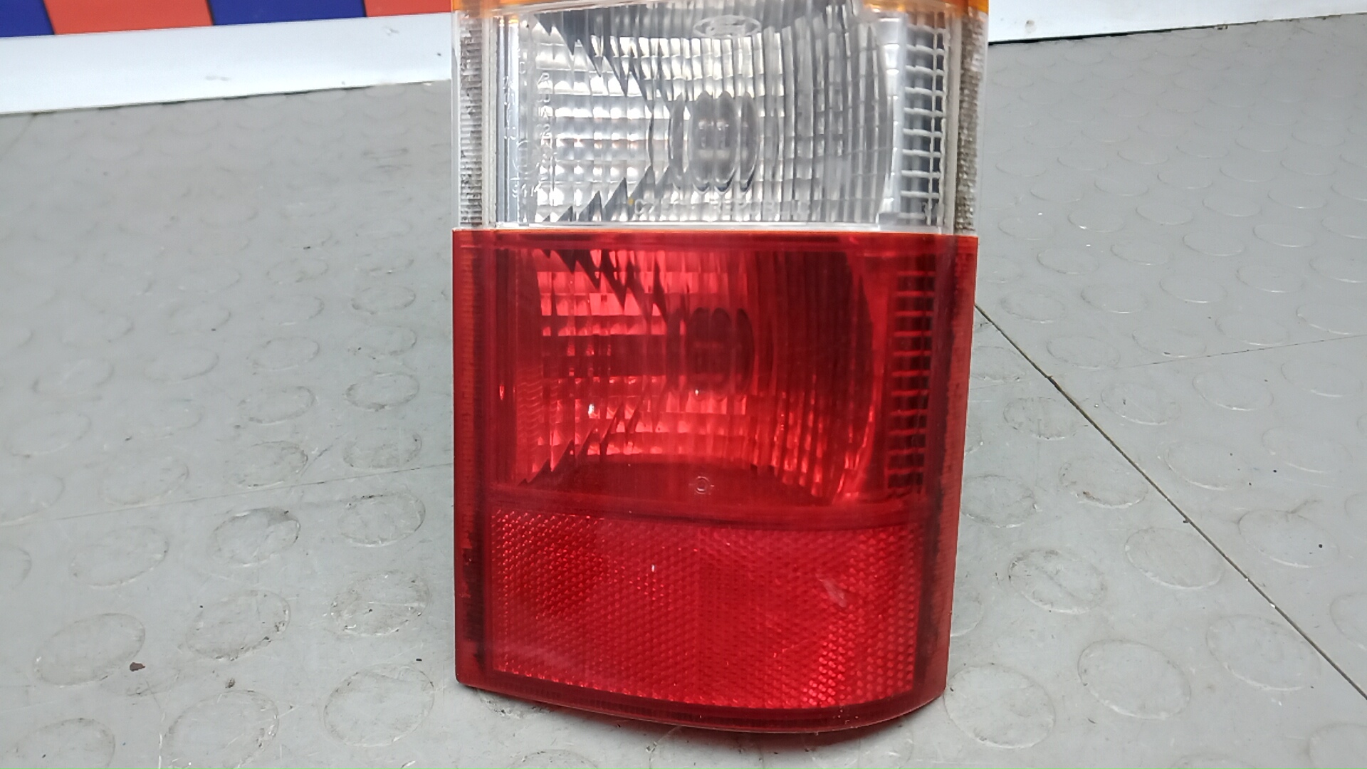 Фонарь задний правый