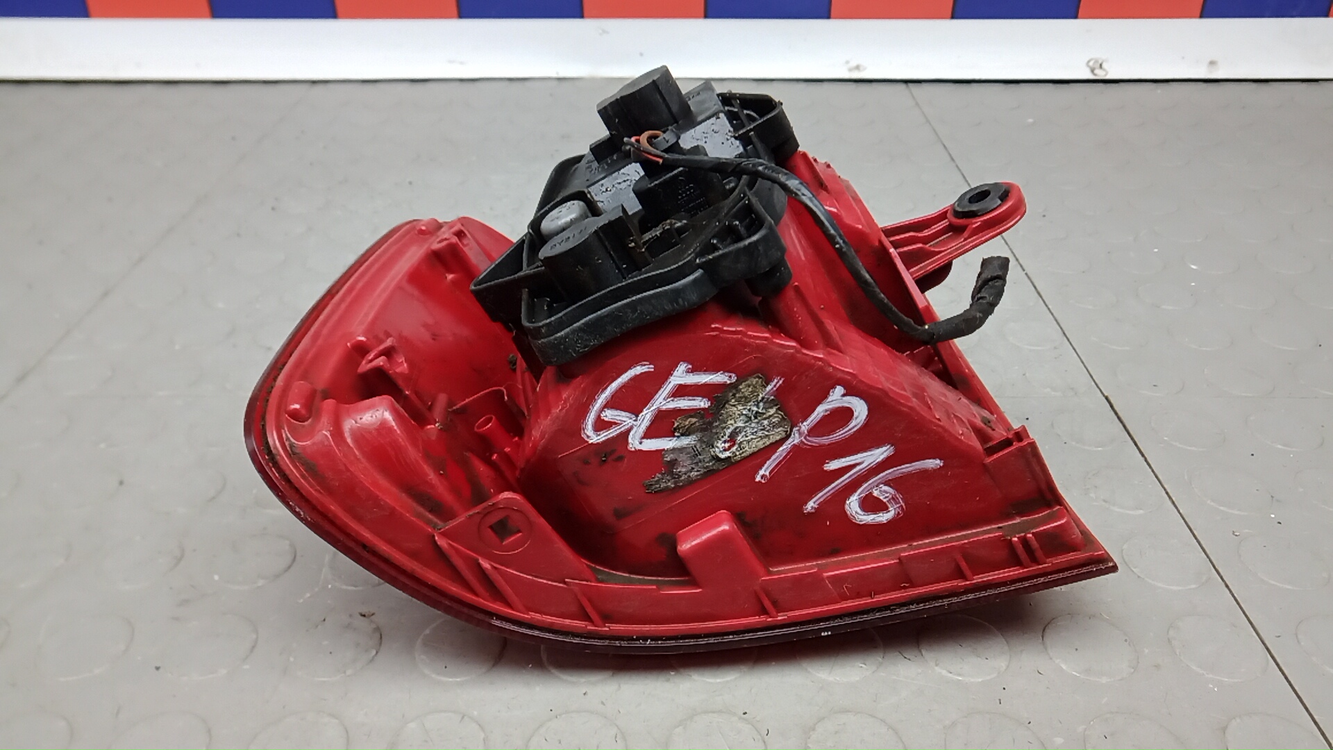 Фонарь задний правый