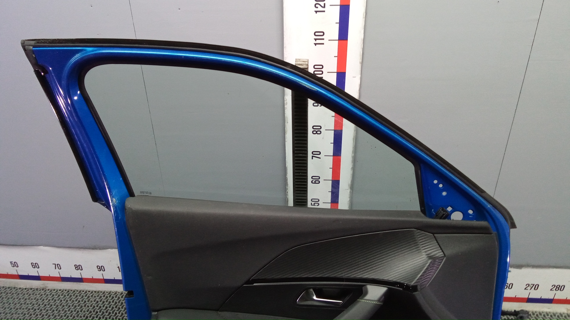 Дверь передняя левая