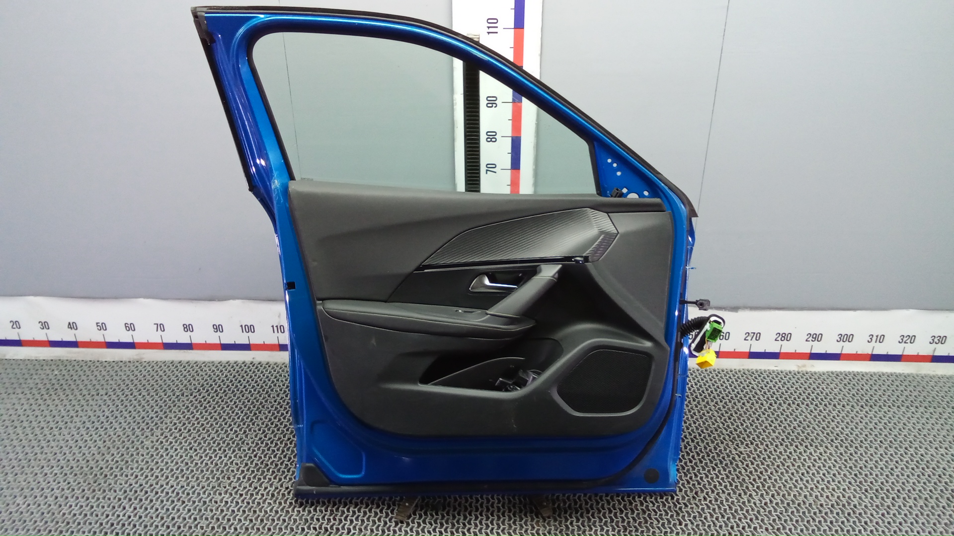 Дверь передняя левая