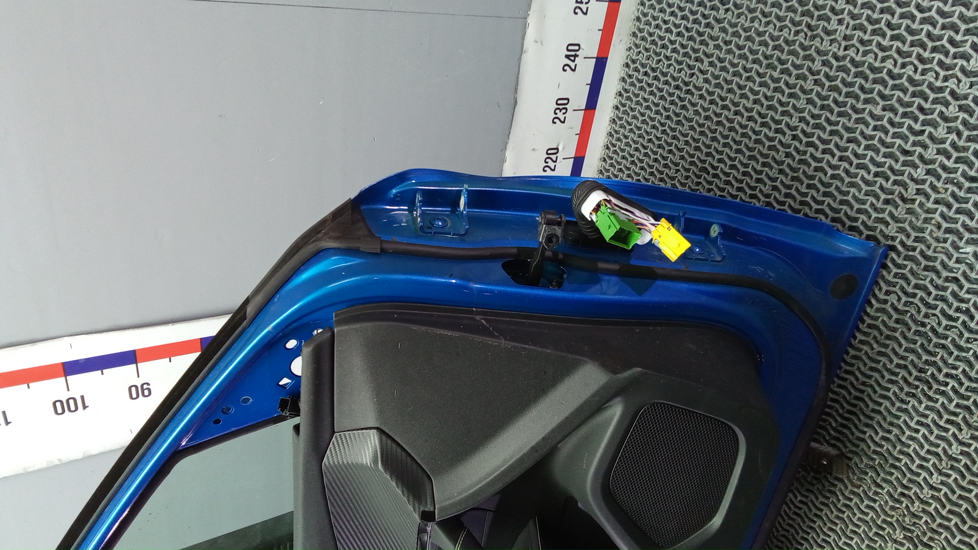 Дверь передняя левая