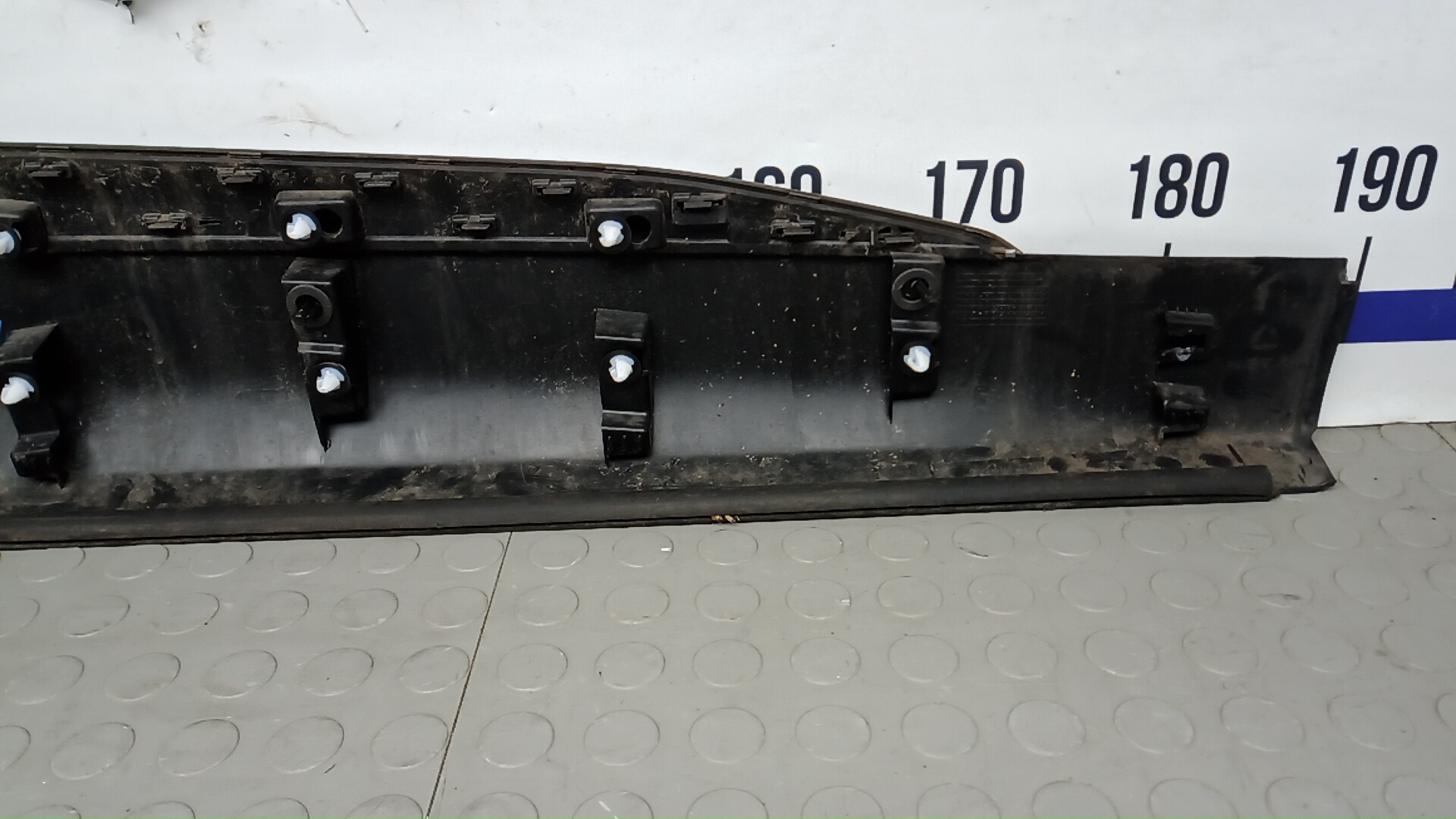 Молдинг двери передней левой