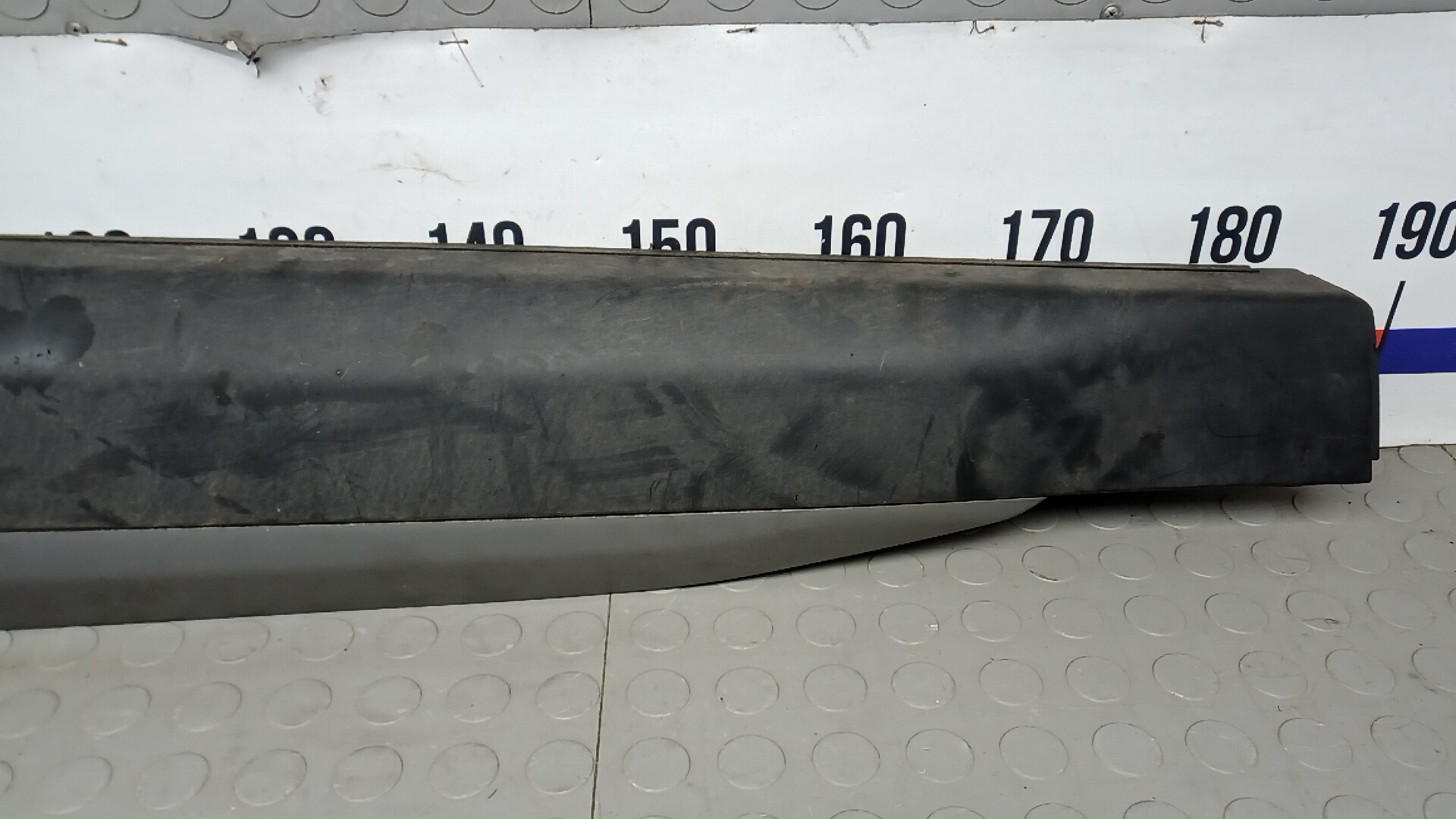 Молдинг двери передней левой