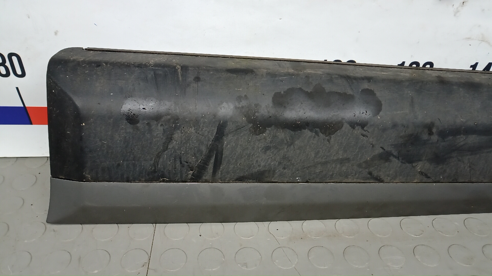 Молдинг двери передней левой