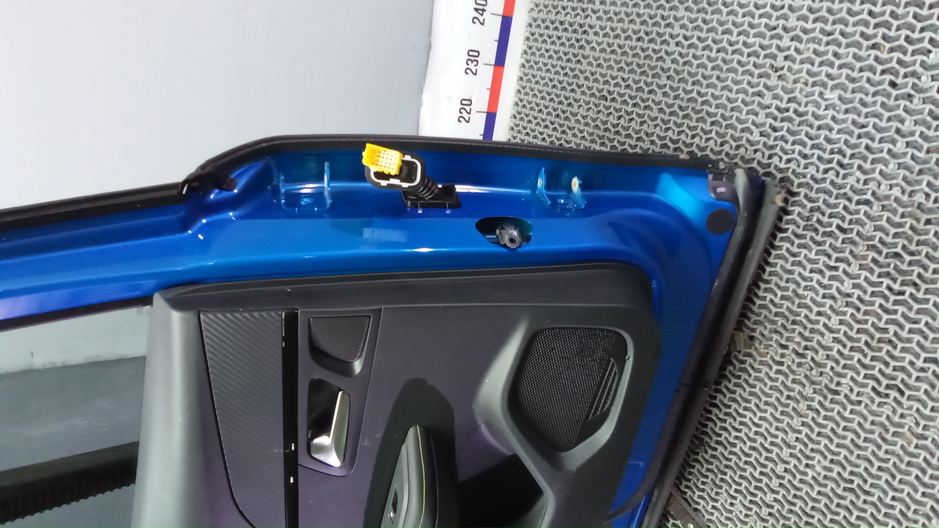 Дверь задняя левая