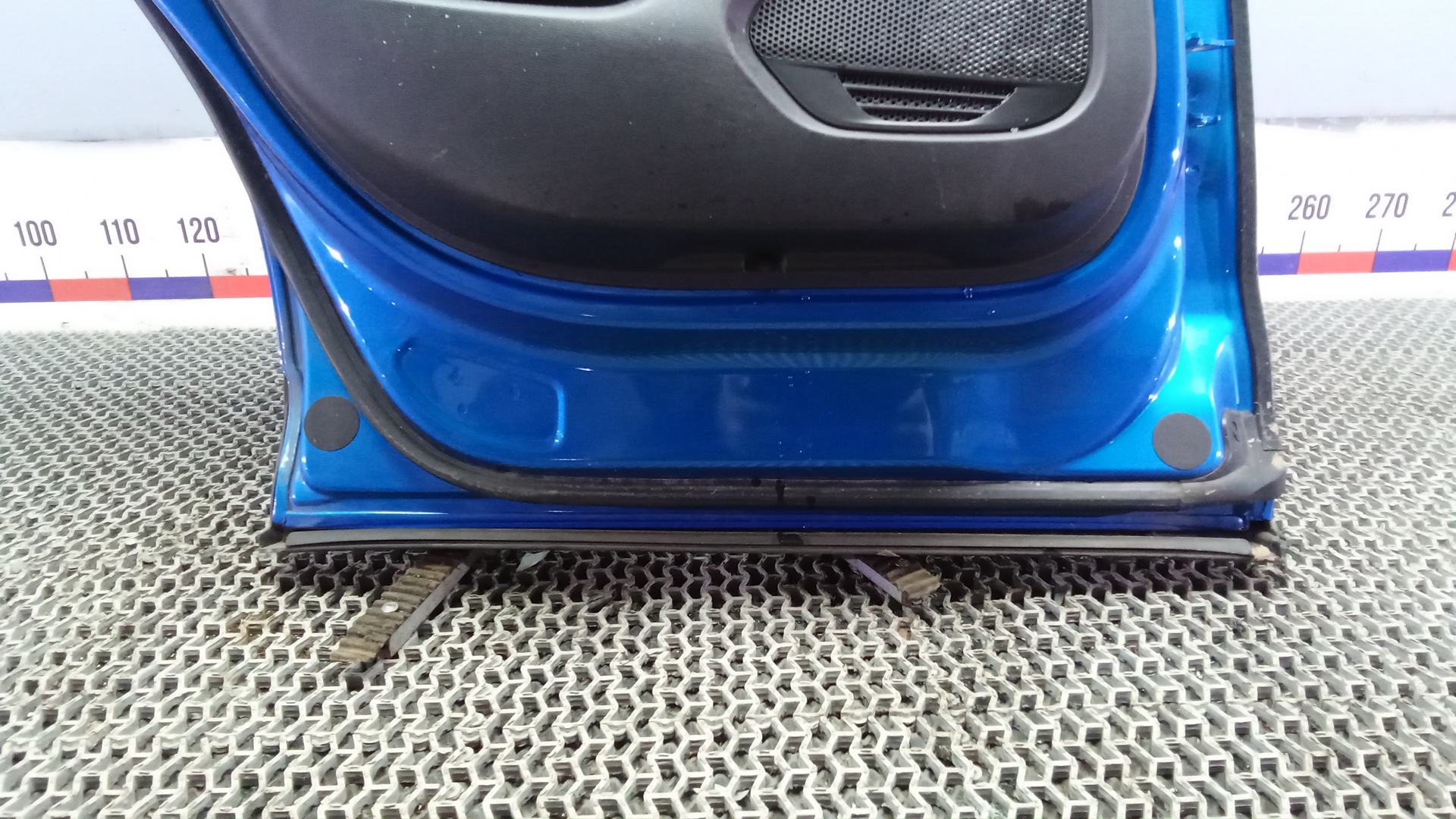 Дверь задняя левая