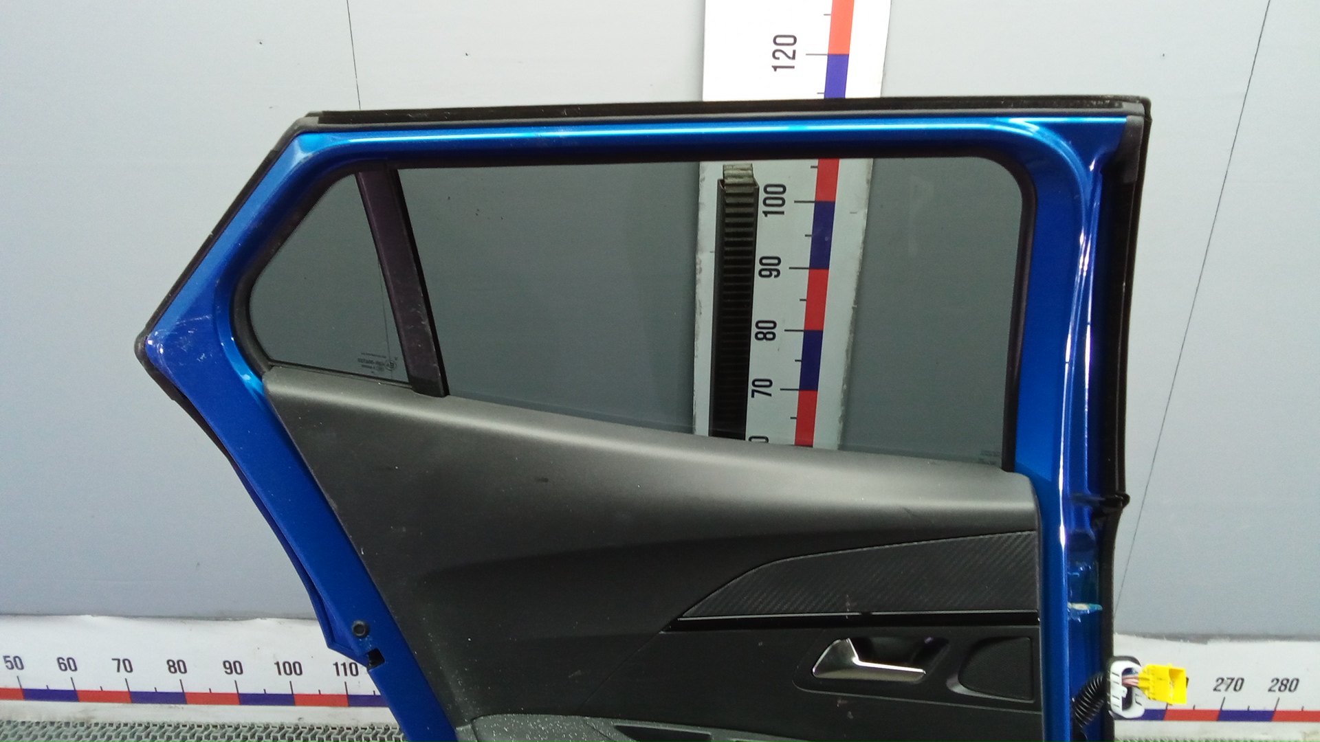 Дверь задняя левая