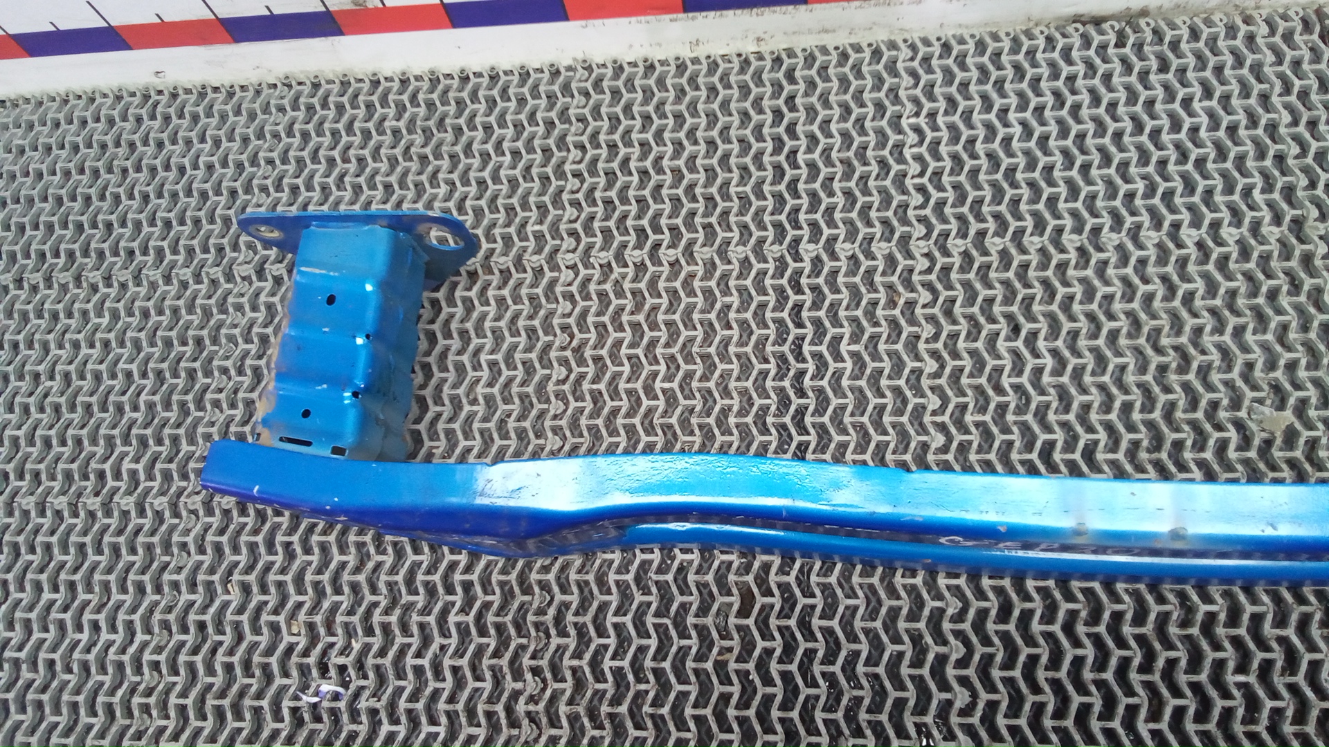 Усилитель заднего бампера