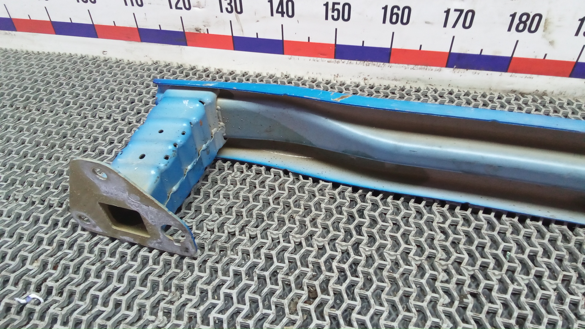 Усилитель заднего бампера