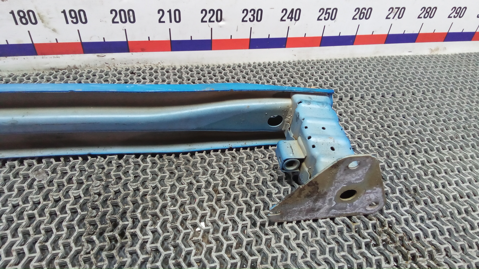 Усилитель заднего бампера