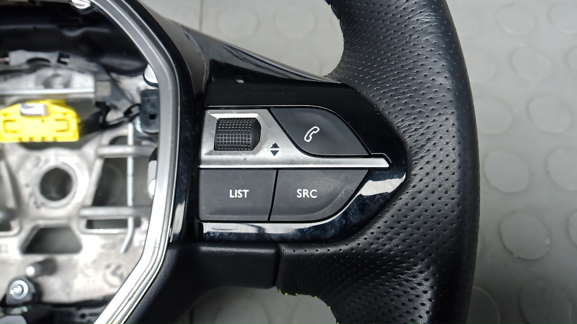 Рулевое колесо (руль)