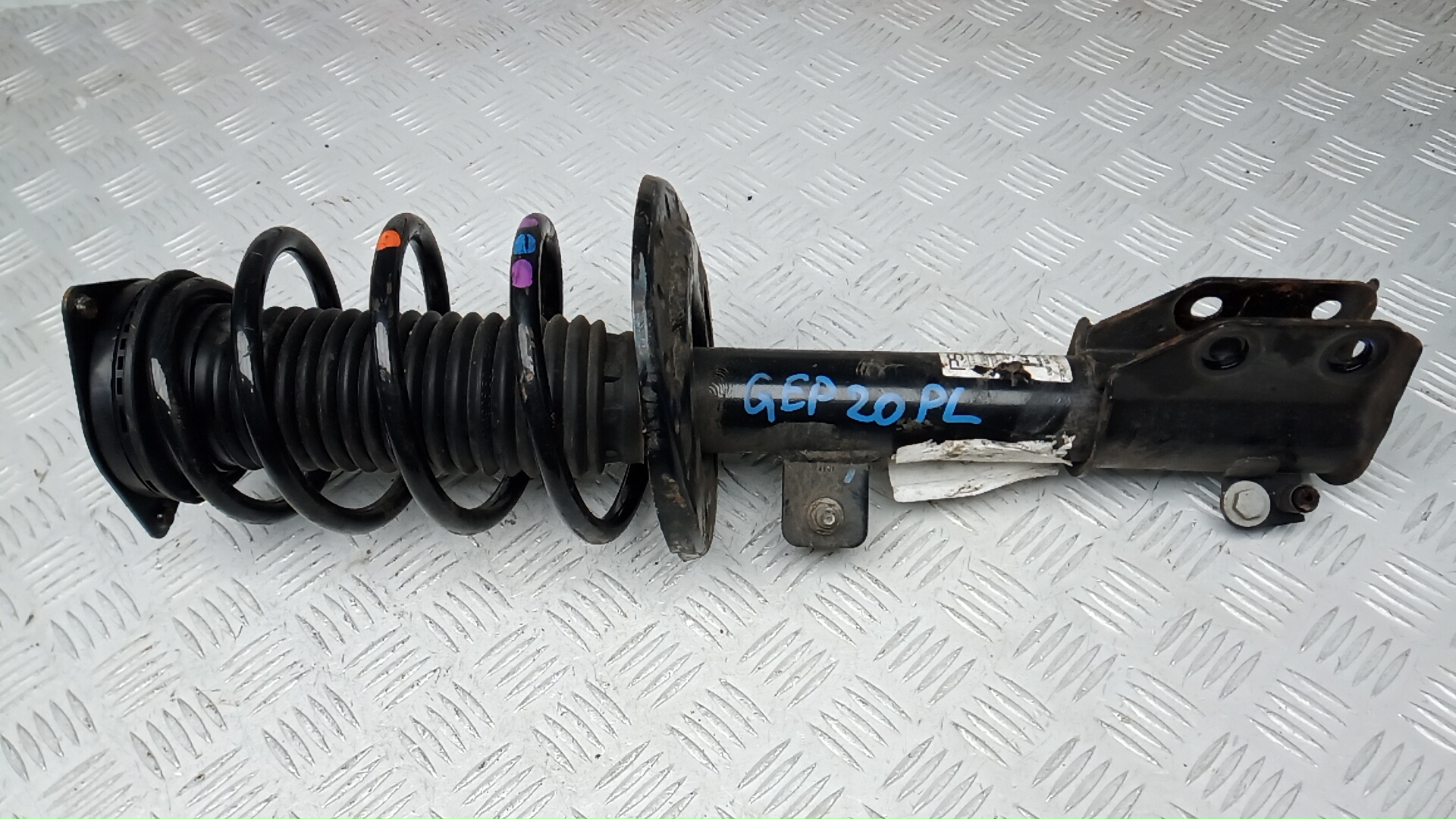 Амортизатор передний левый