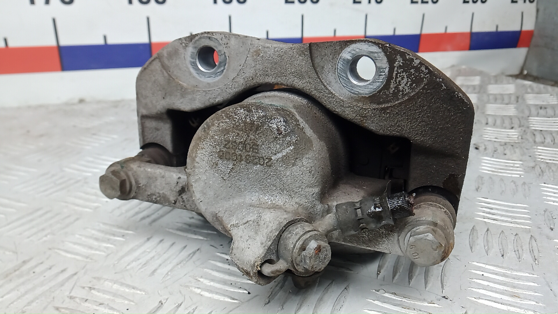 Суппорт передний левый