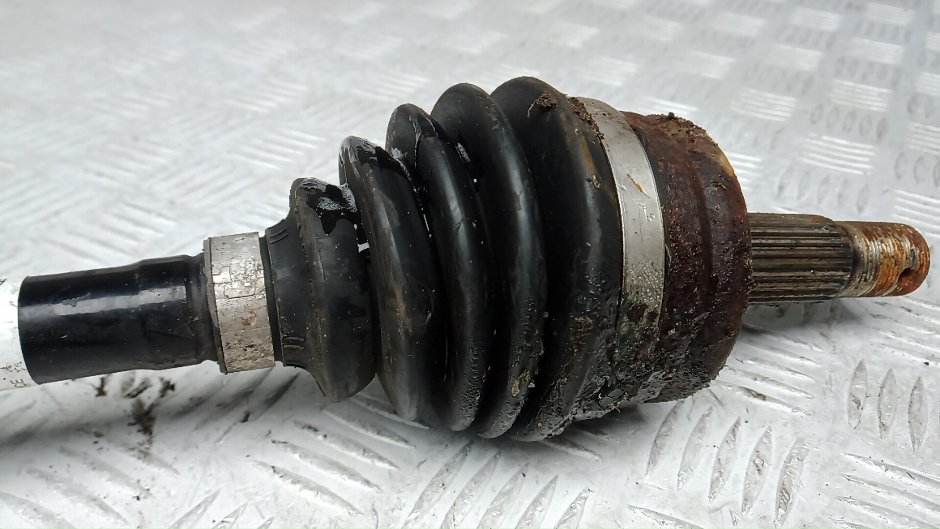 Полуось передняя левая