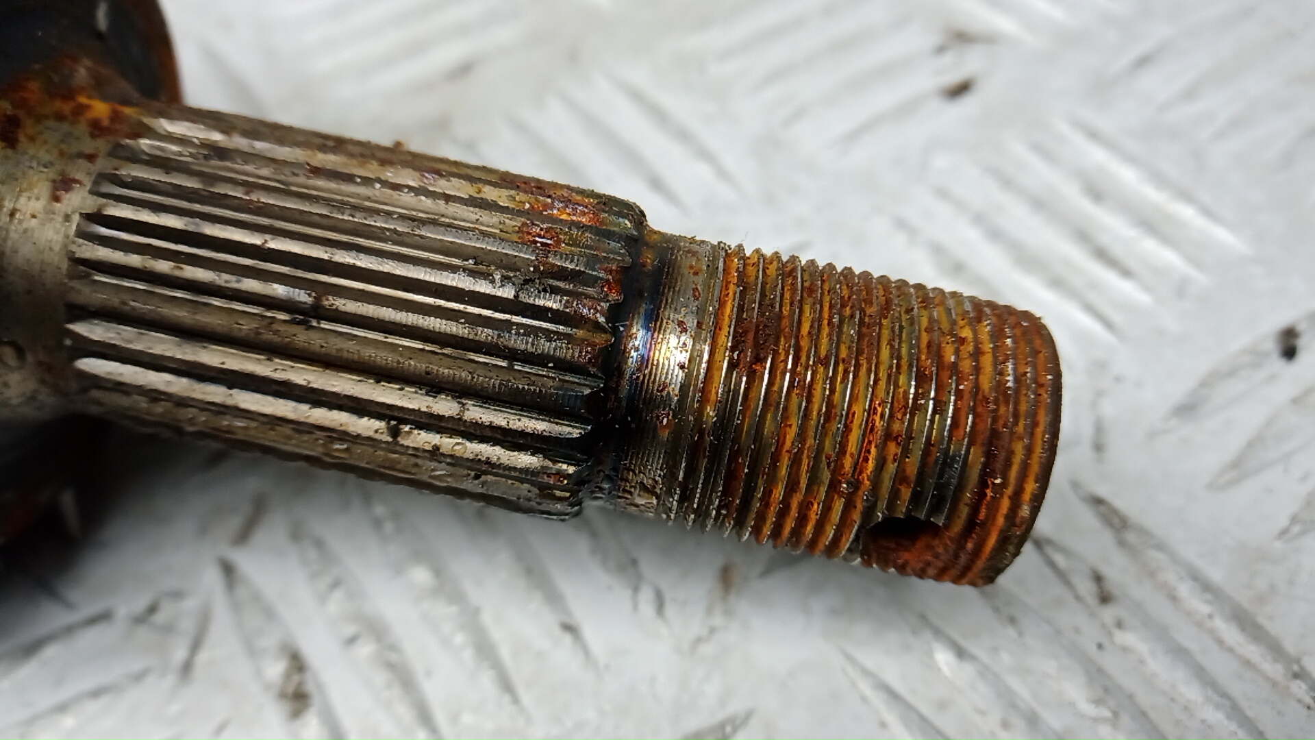 Полуось передняя левая