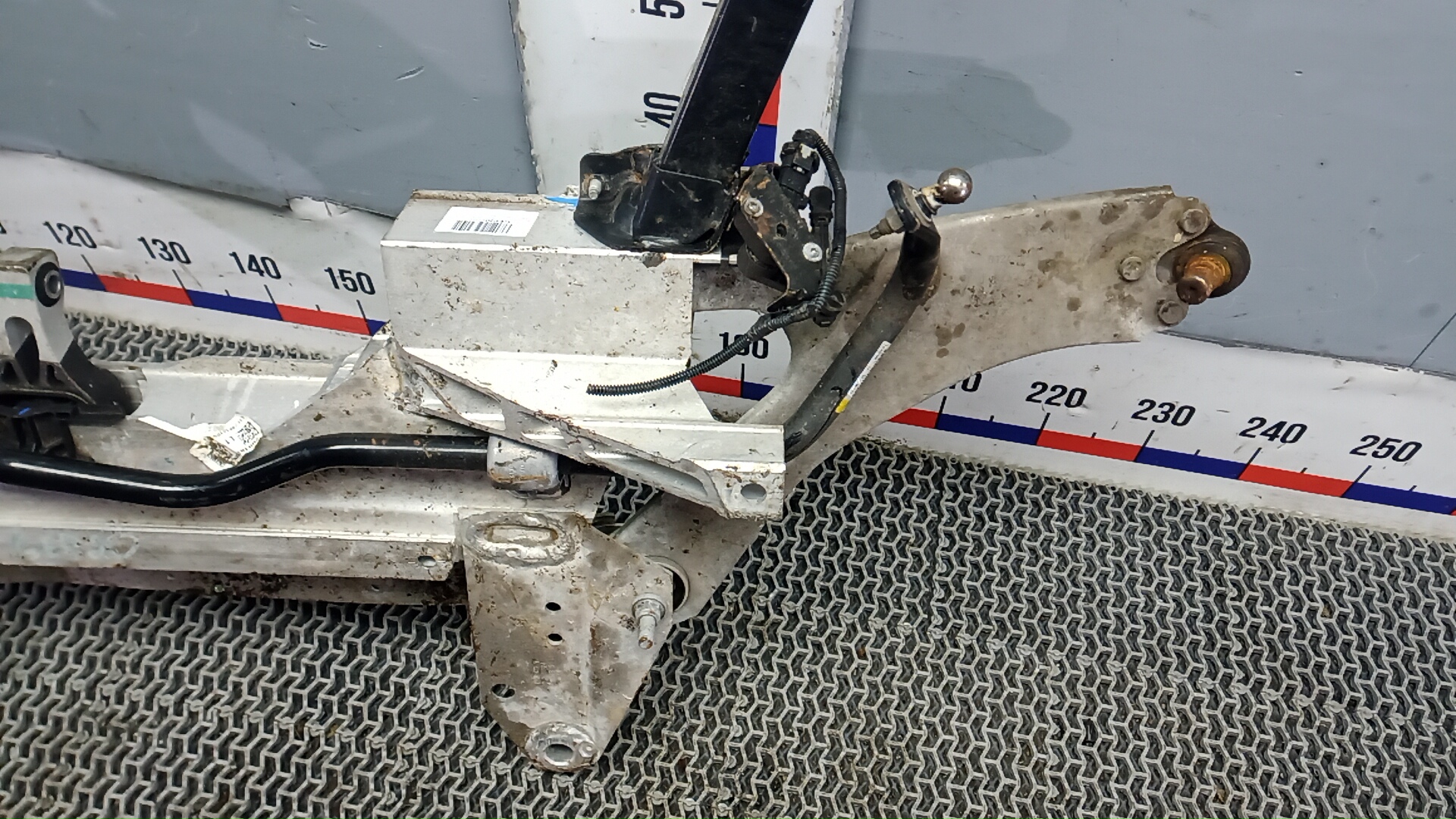 Балка передняя (крепление продольных тяг)