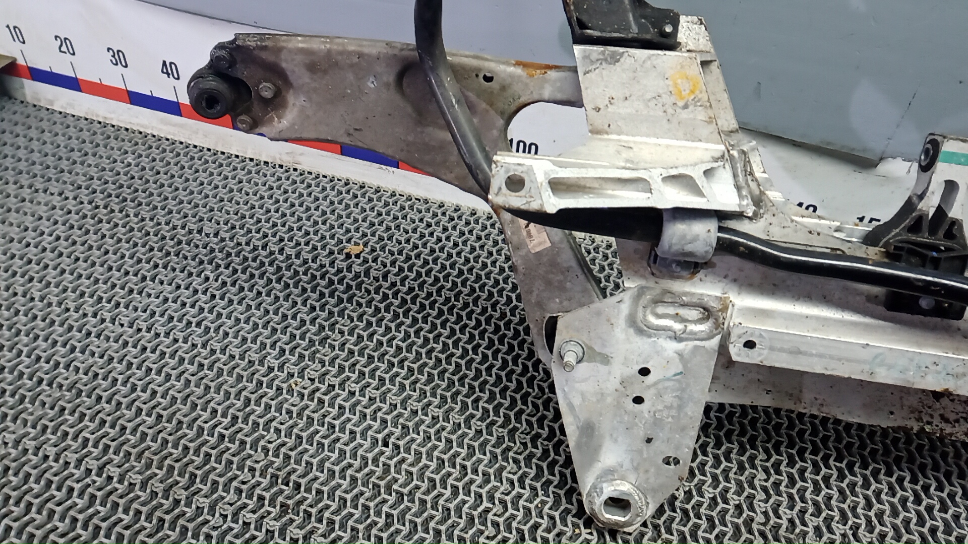 Балка передняя (крепление продольных тяг)