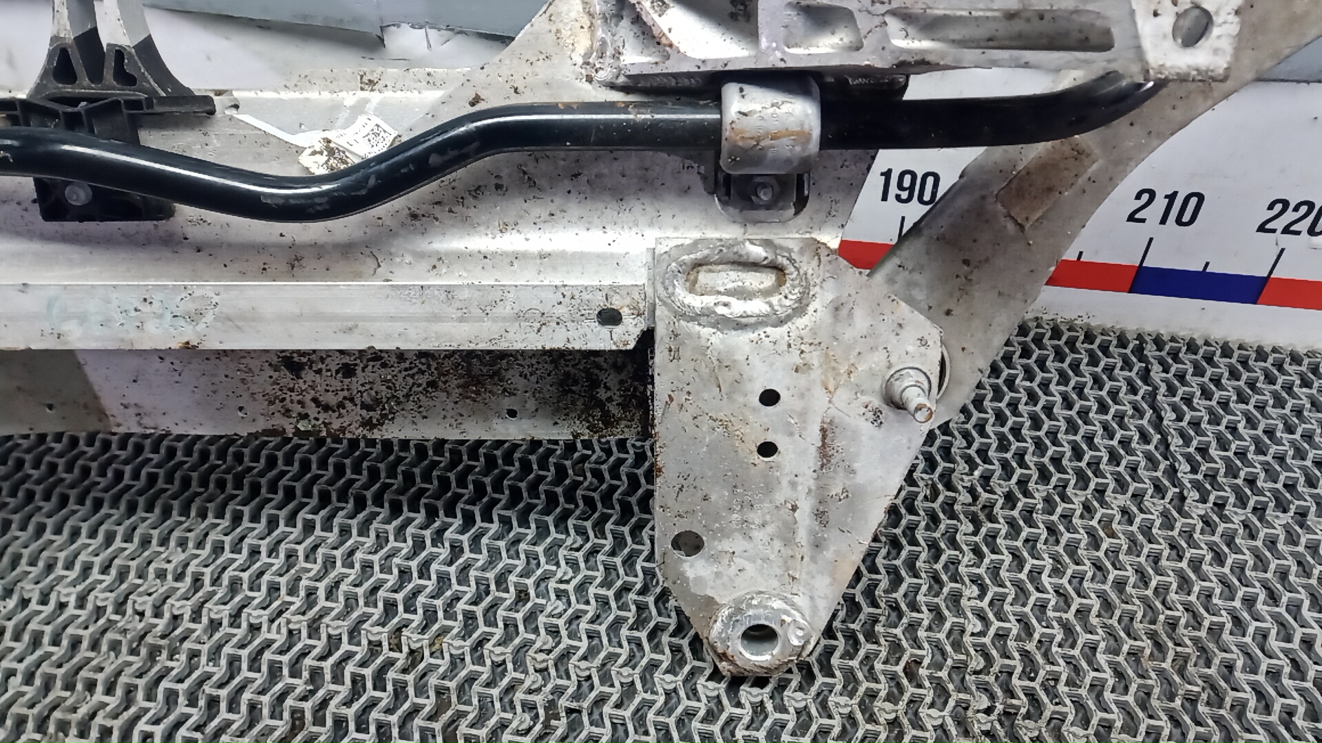 Балка передняя (крепление продольных тяг)