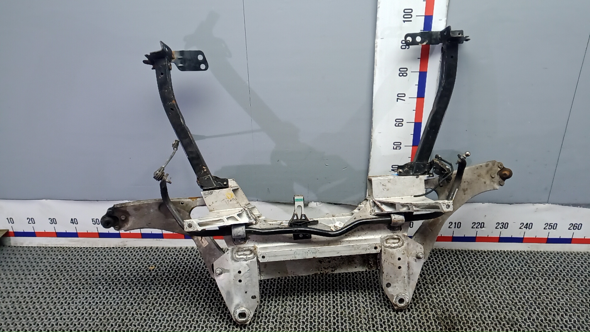 Балка передняя (крепление продольных тяг)