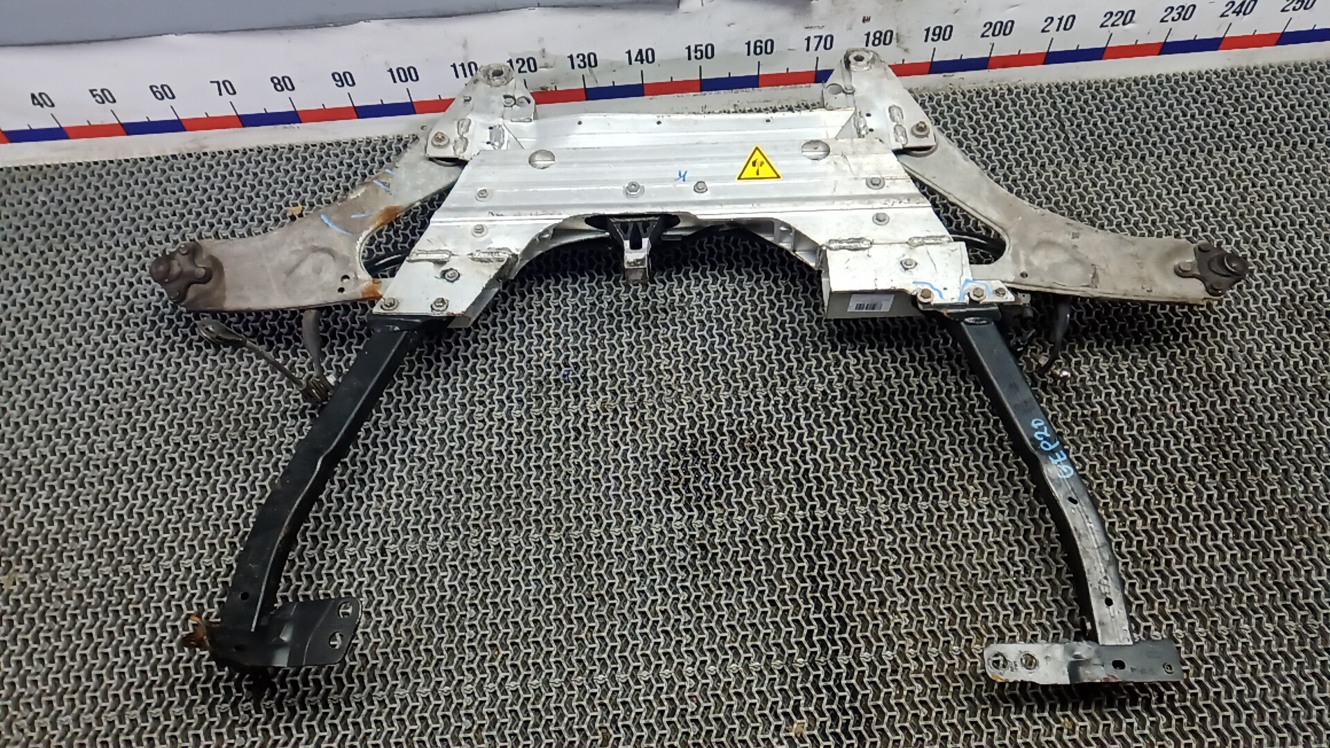 Балка передняя (крепление продольных тяг)