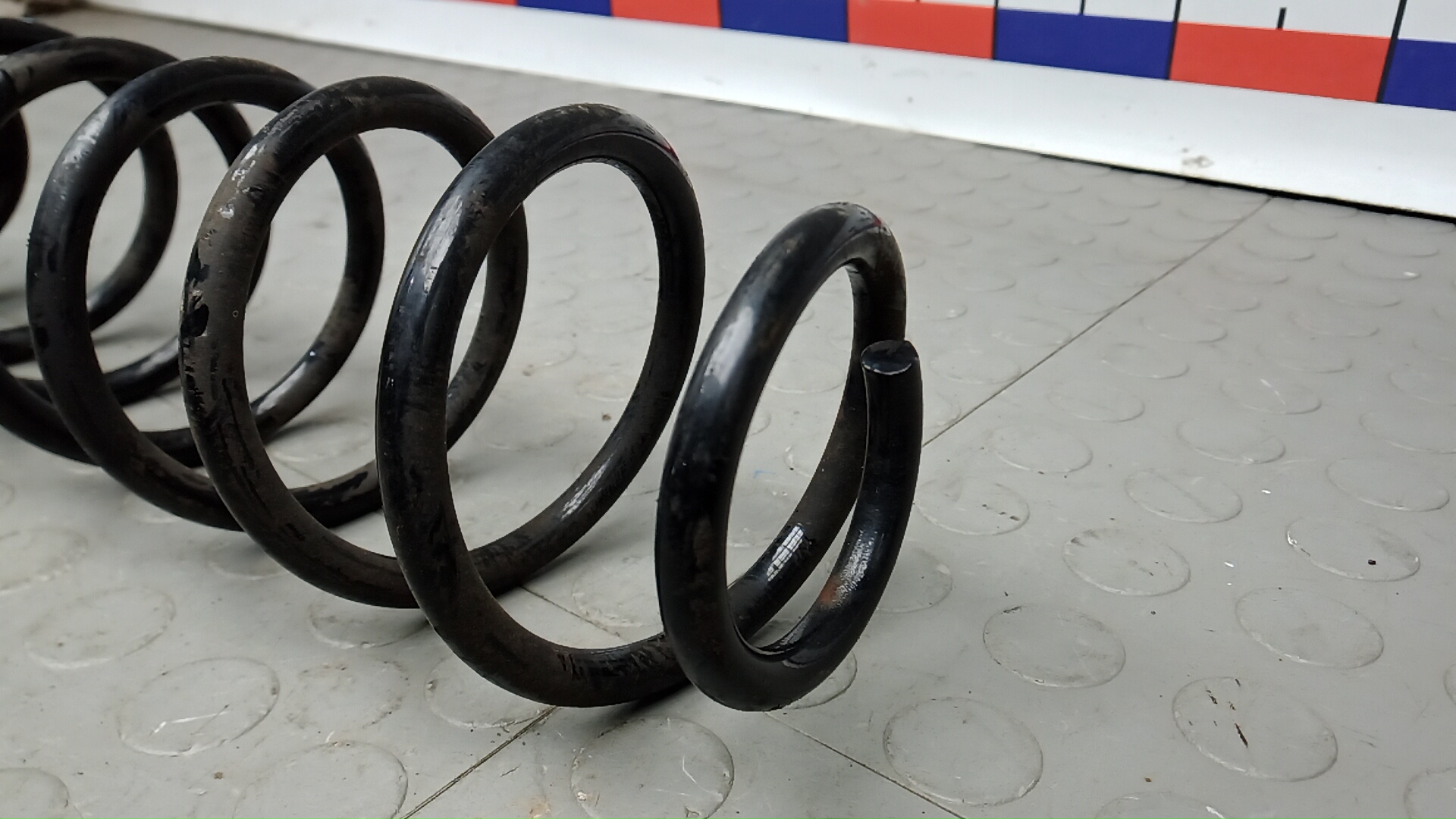 Пружина задняя