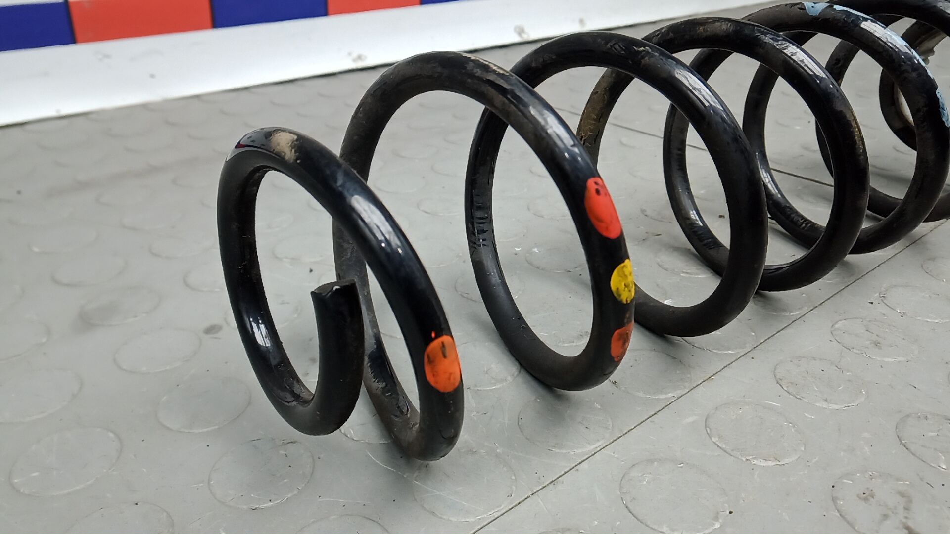 Пружина задняя