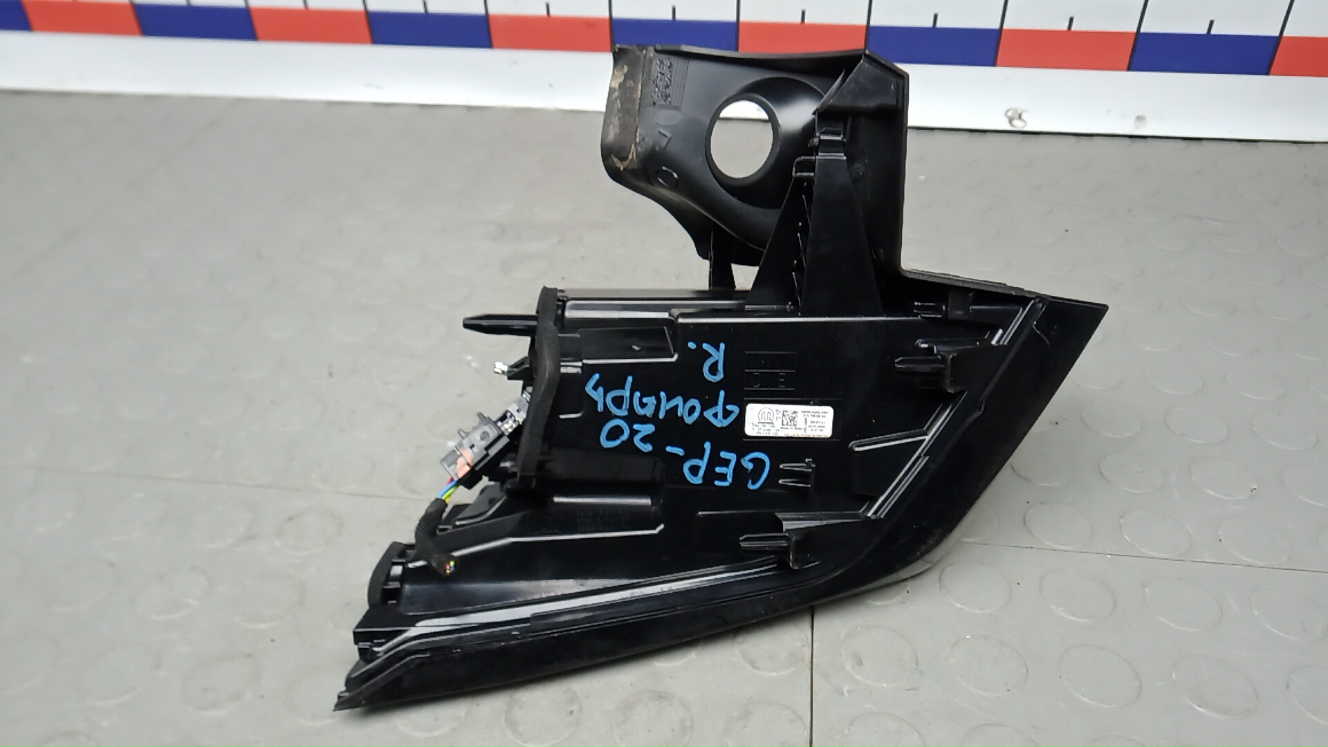 Фонарь задний правый