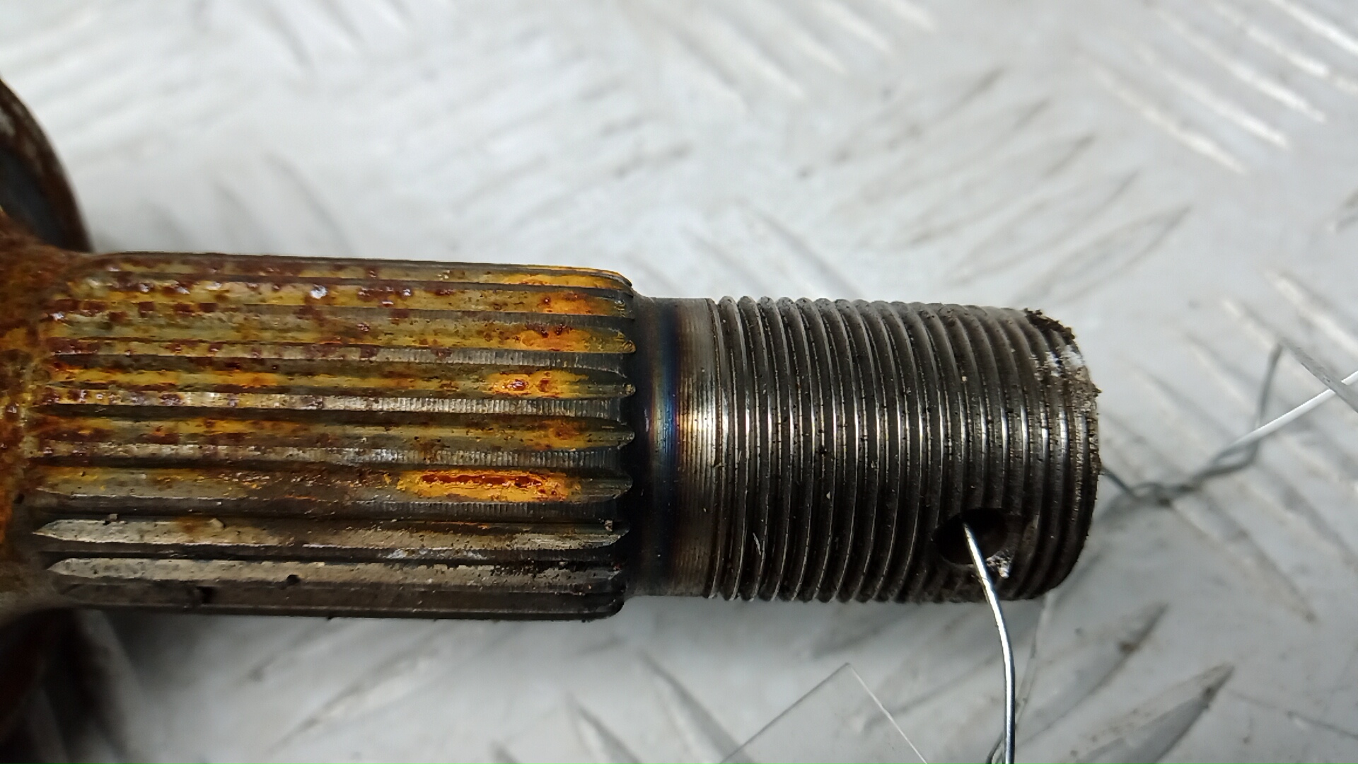 Полуось передняя правая