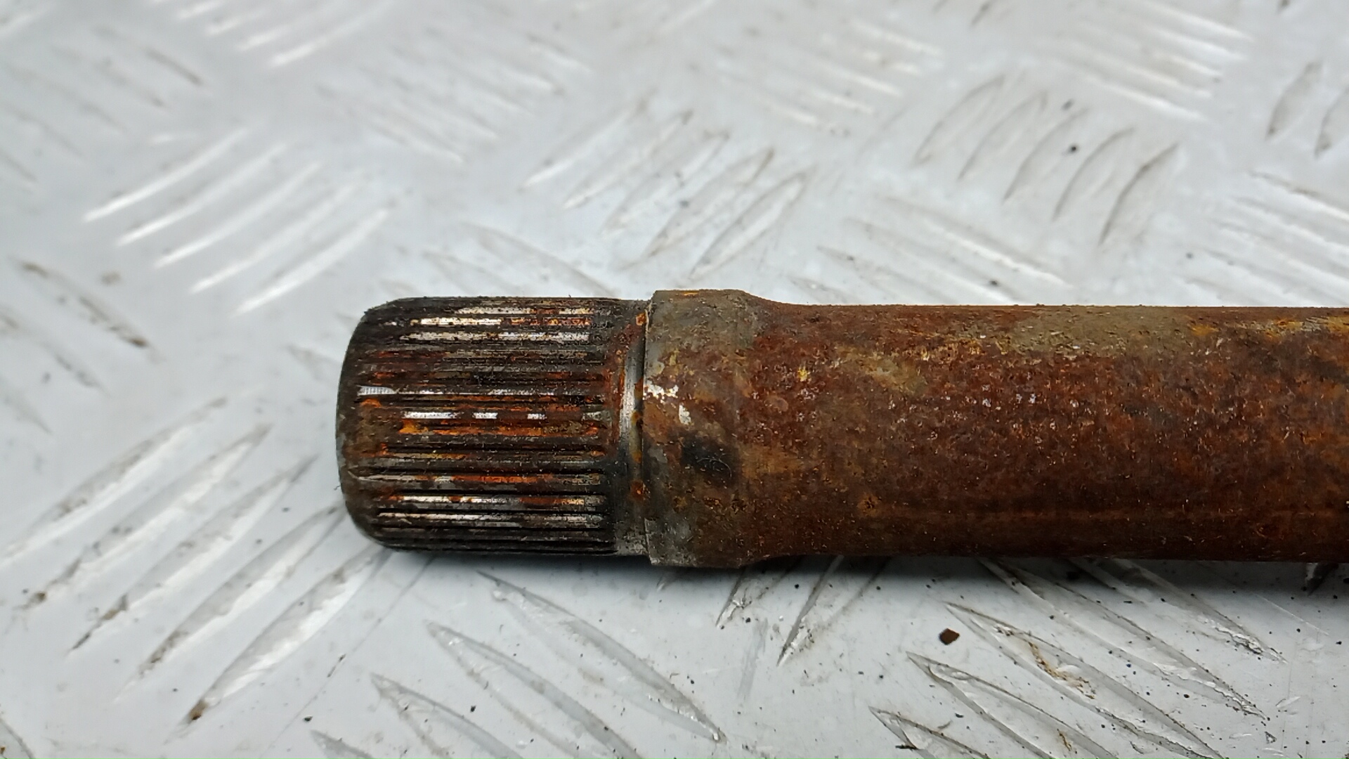 Полуось передняя правая