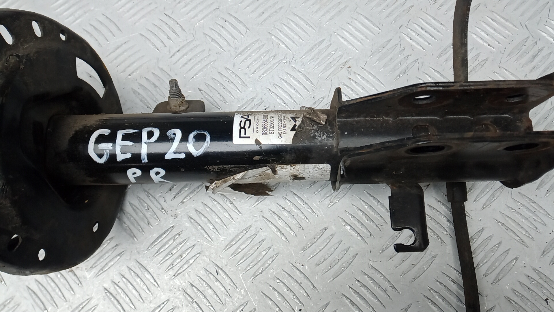 Амортизатор передний правый