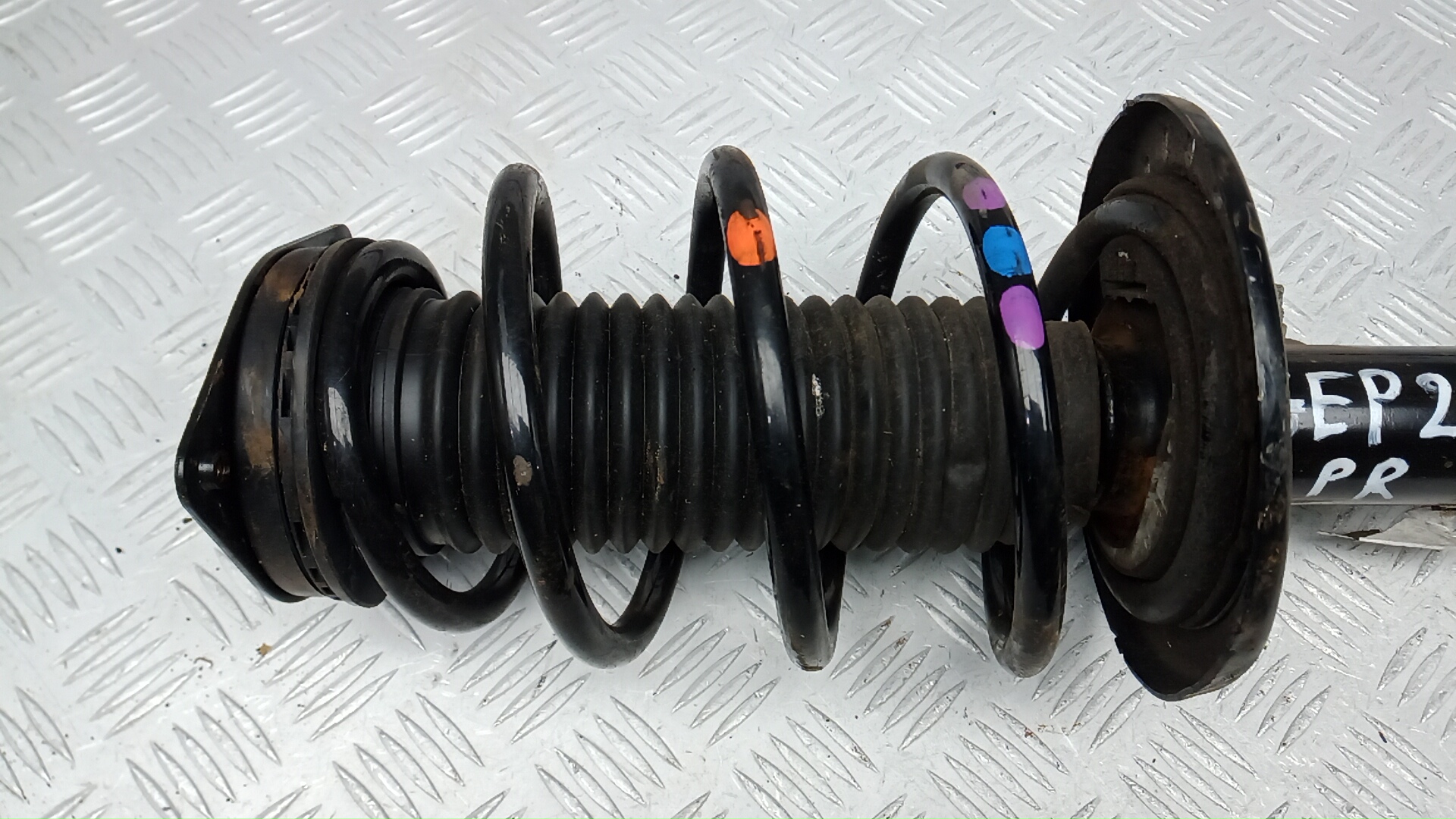 Амортизатор передний правый