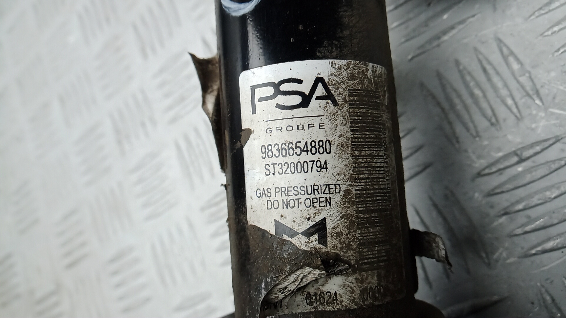 Амортизатор передний правый