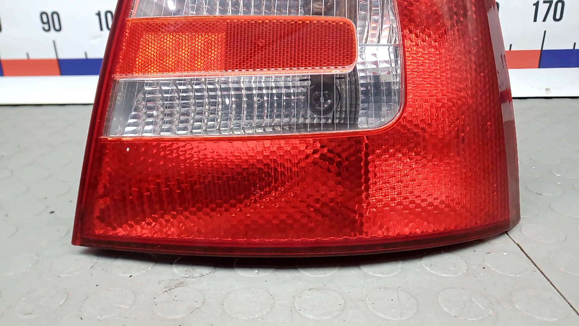 Фонарь задний правый