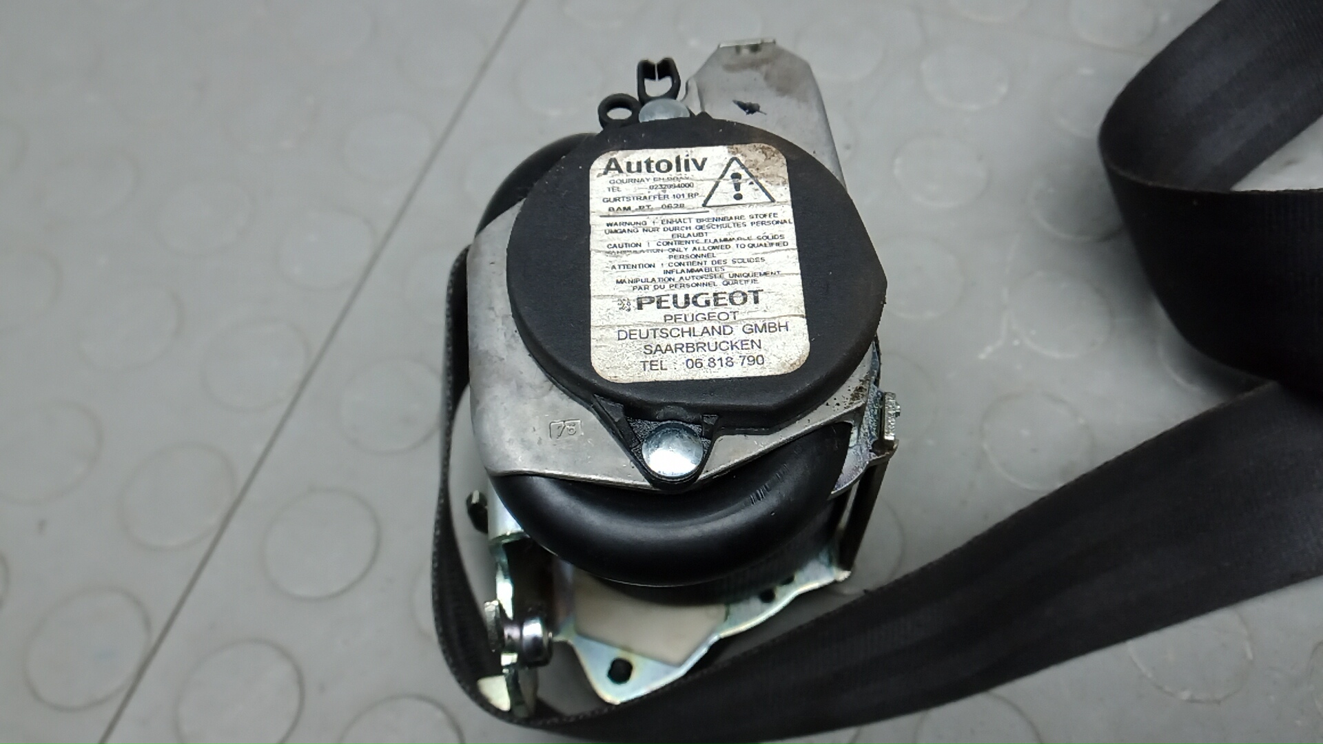 Ремень безопасности с пиропатроном