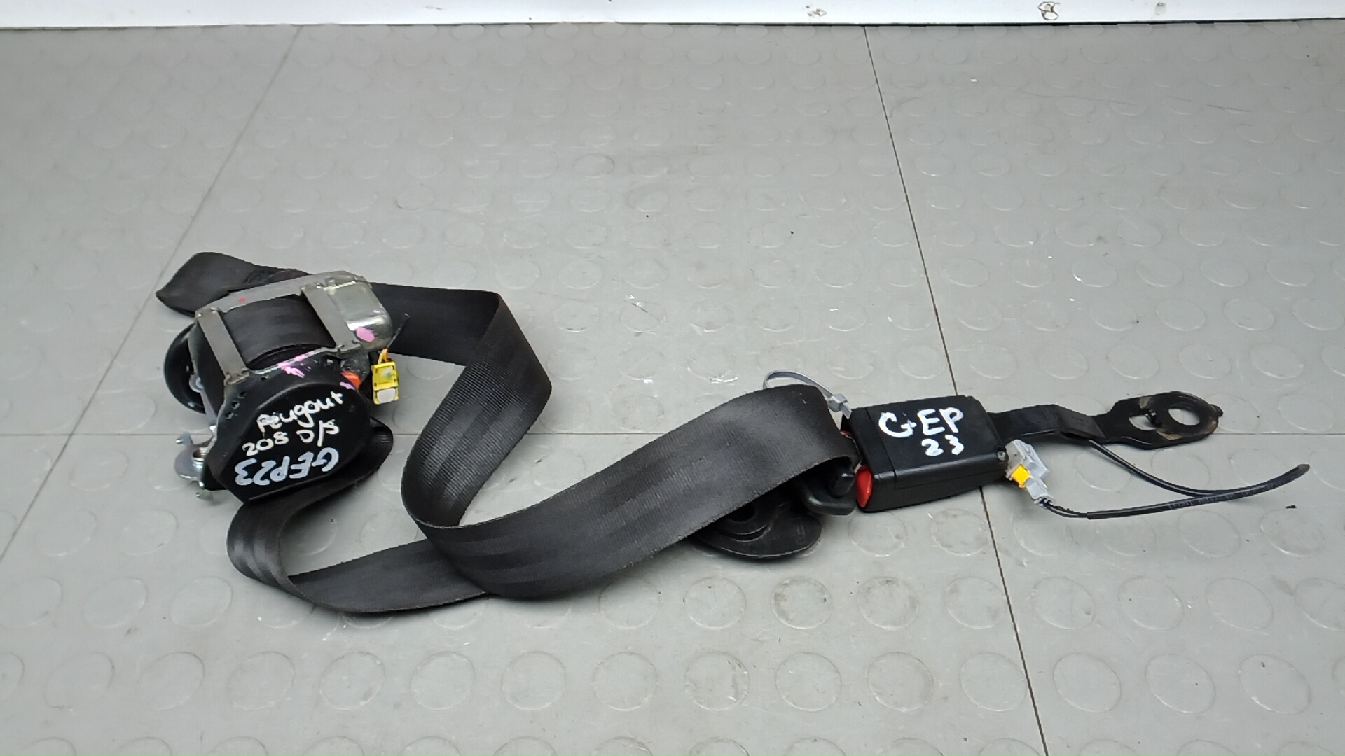 Ремень безопасности с пиропатроном