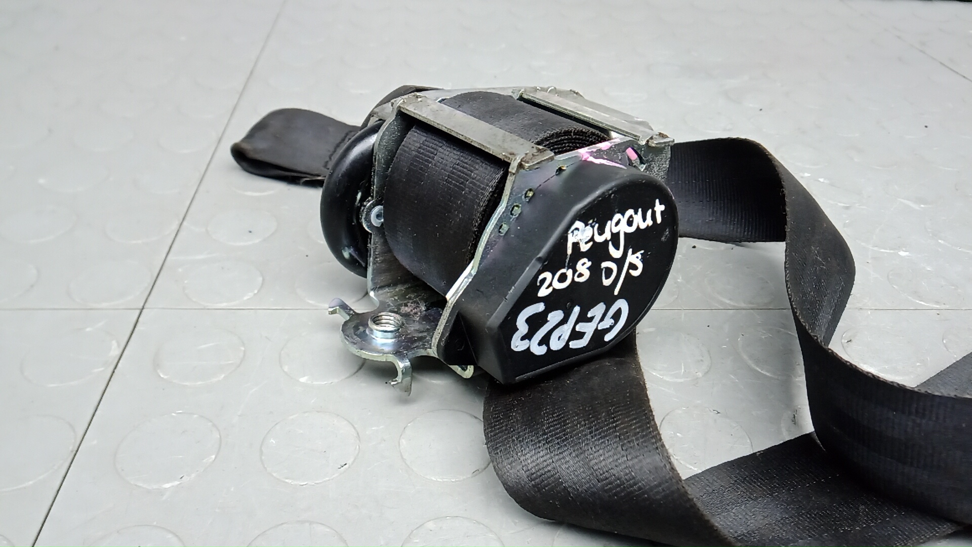 Ремень безопасности с пиропатроном