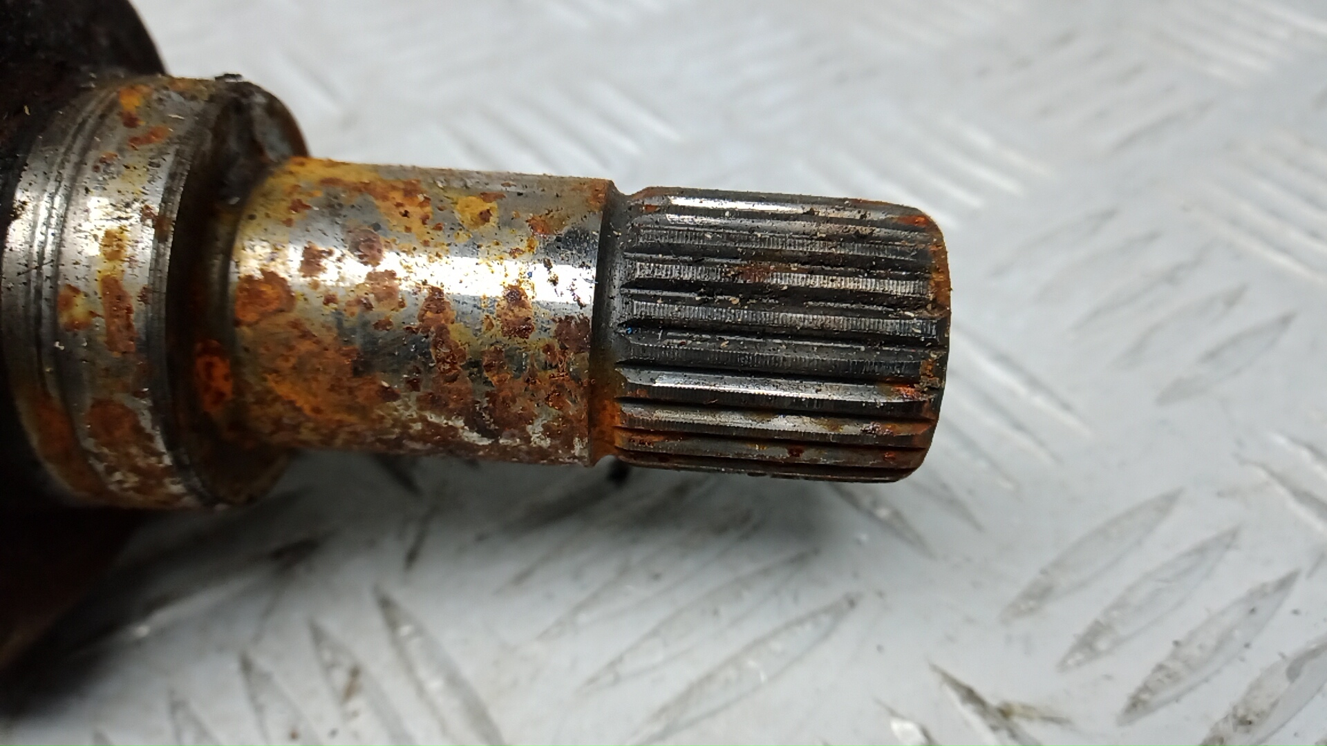 Полуось передняя левая