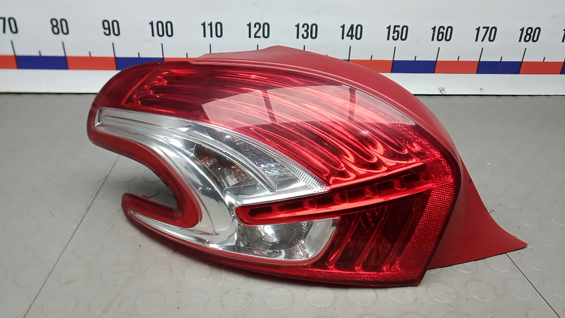 Фонарь задний левый