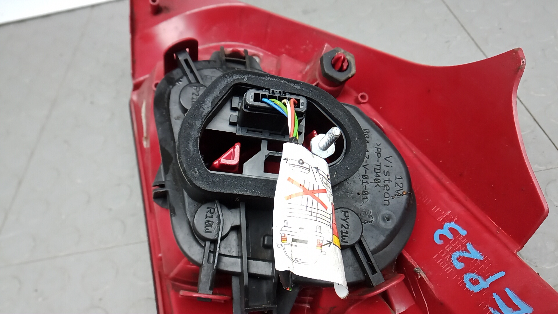 Фонарь задний левый