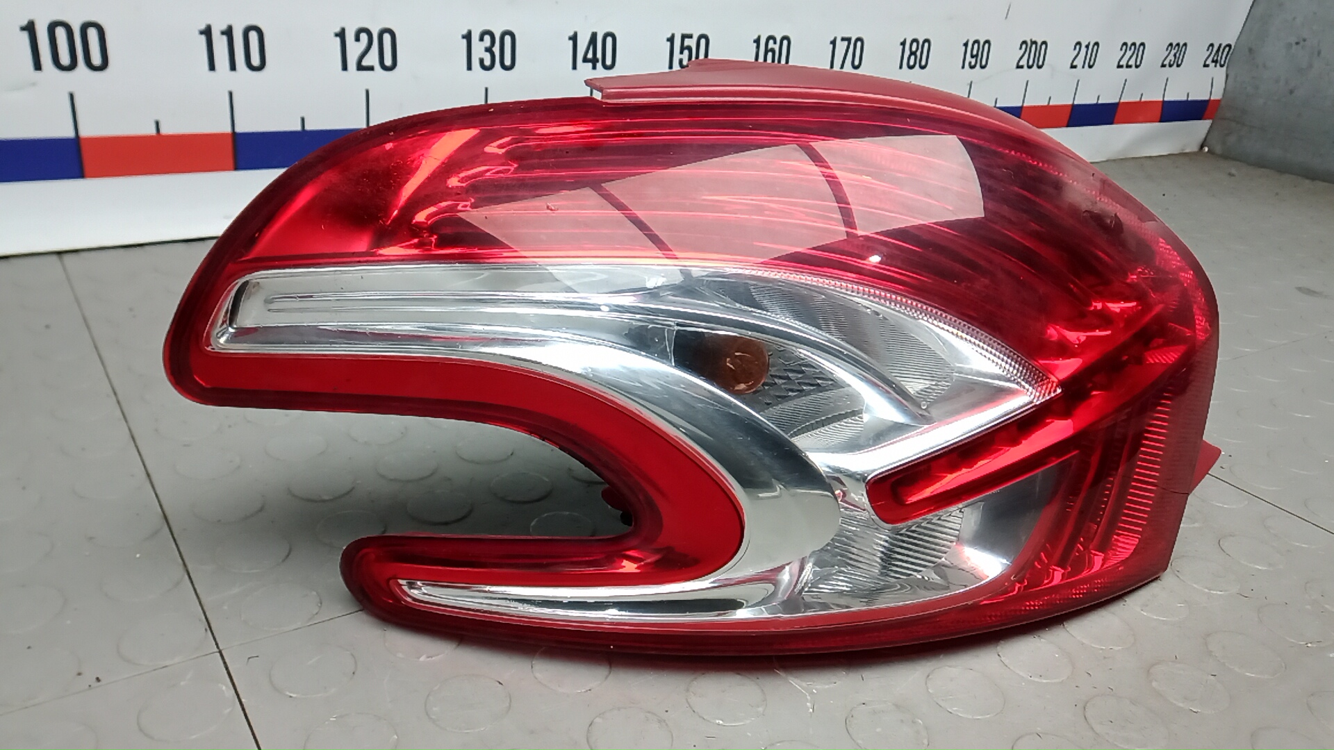 Фонарь задний левый