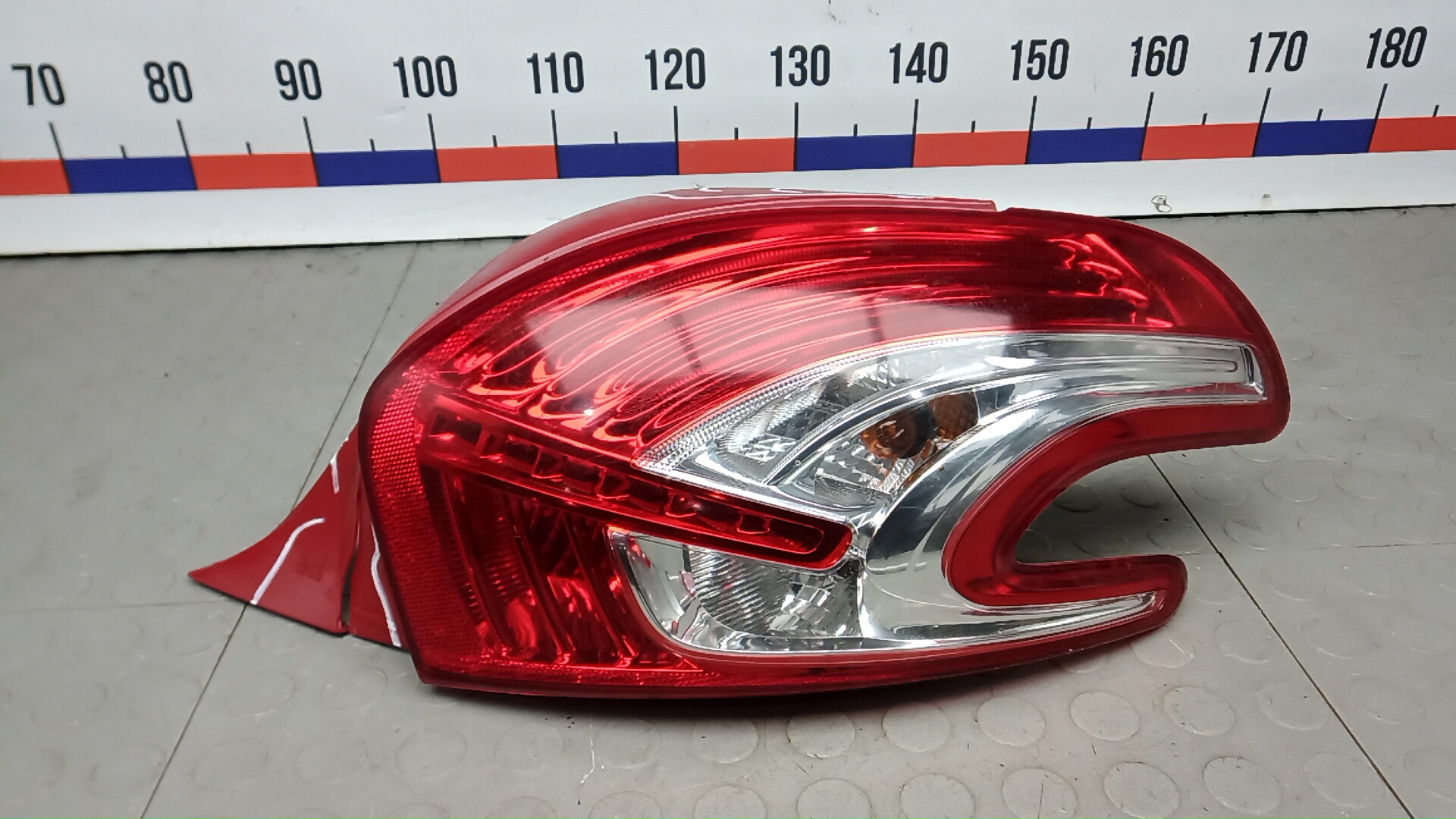 Фонарь задний правый